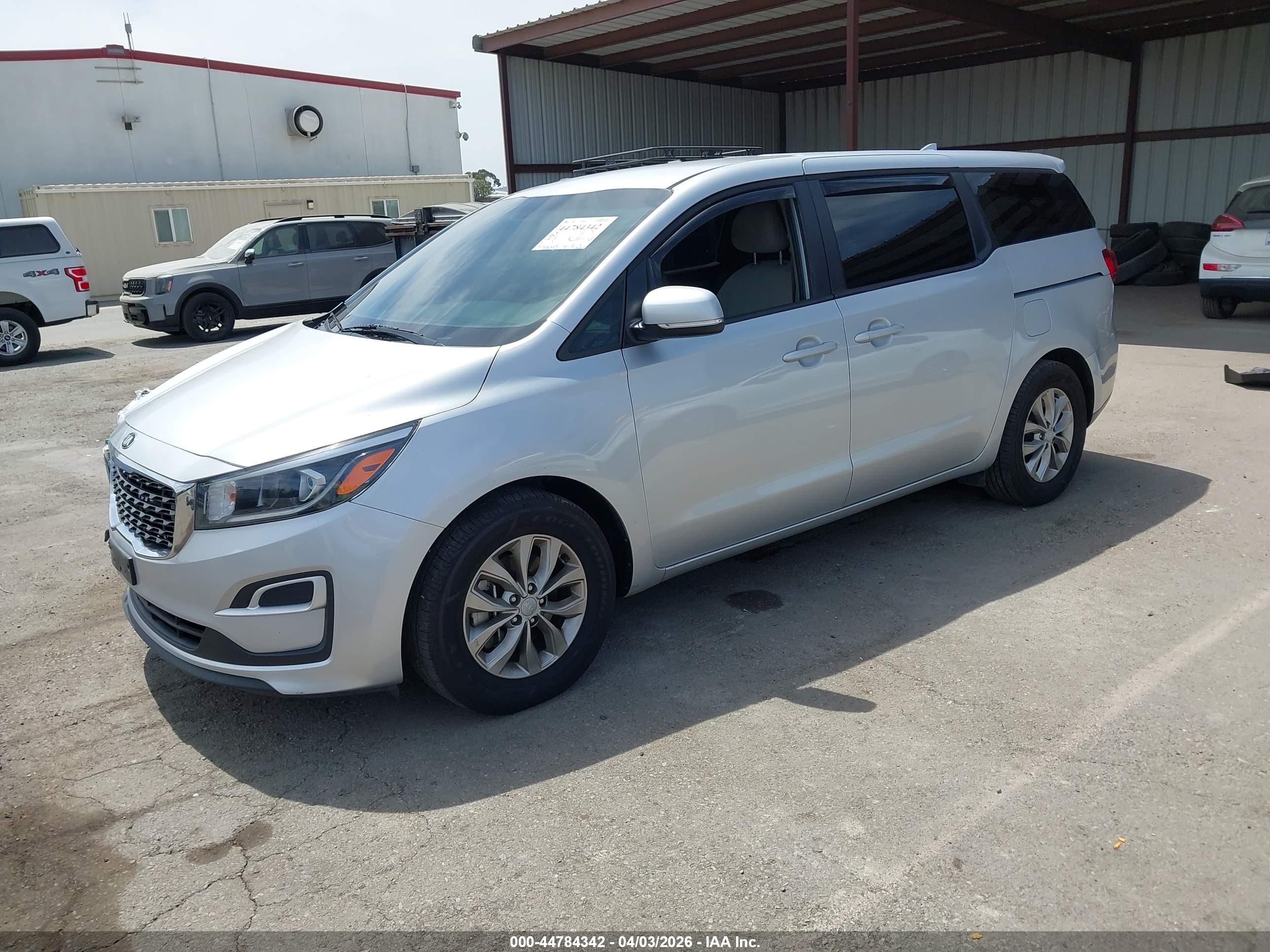 KIA SEDONA image 2