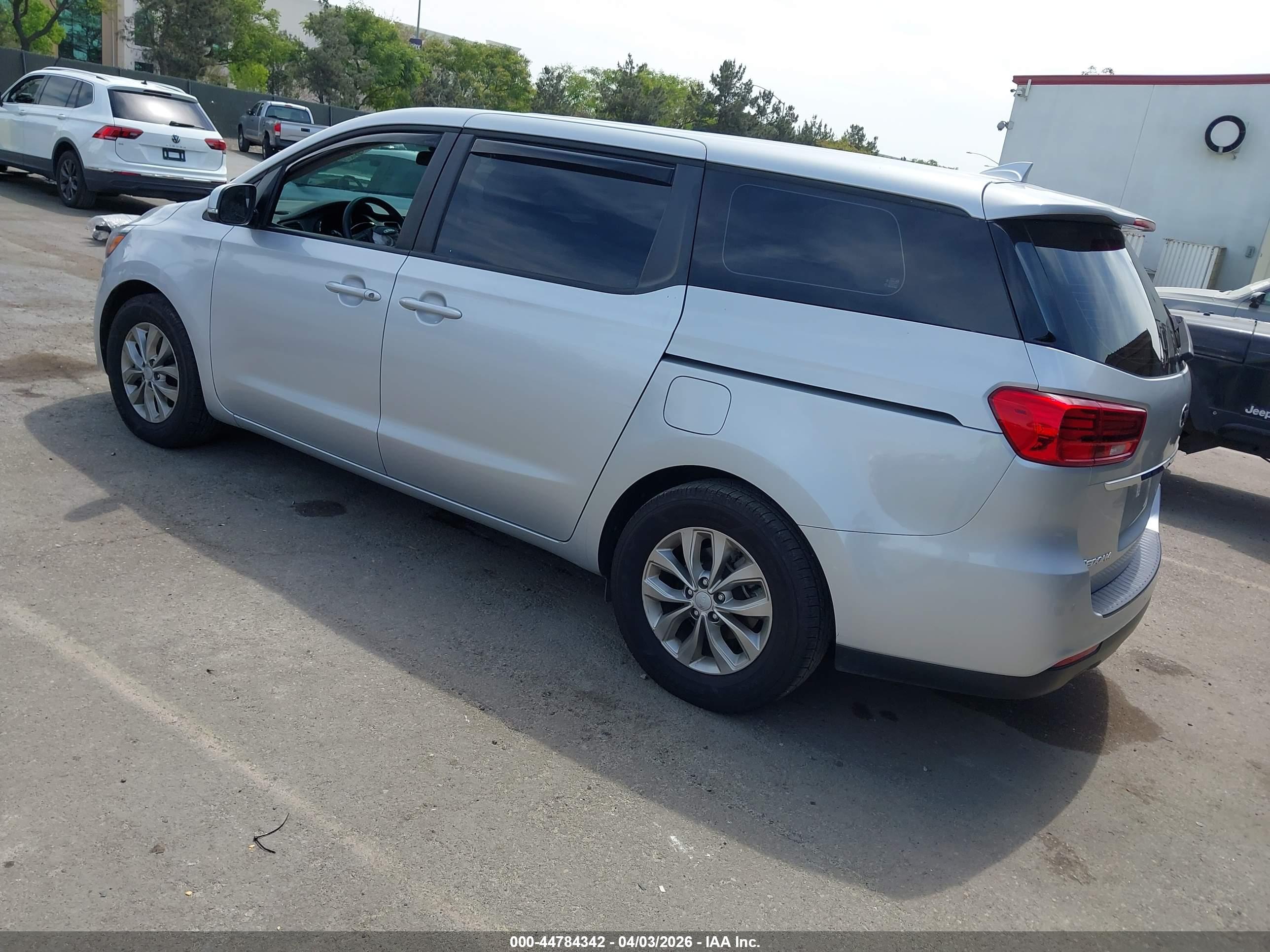 KIA SEDONA image 3