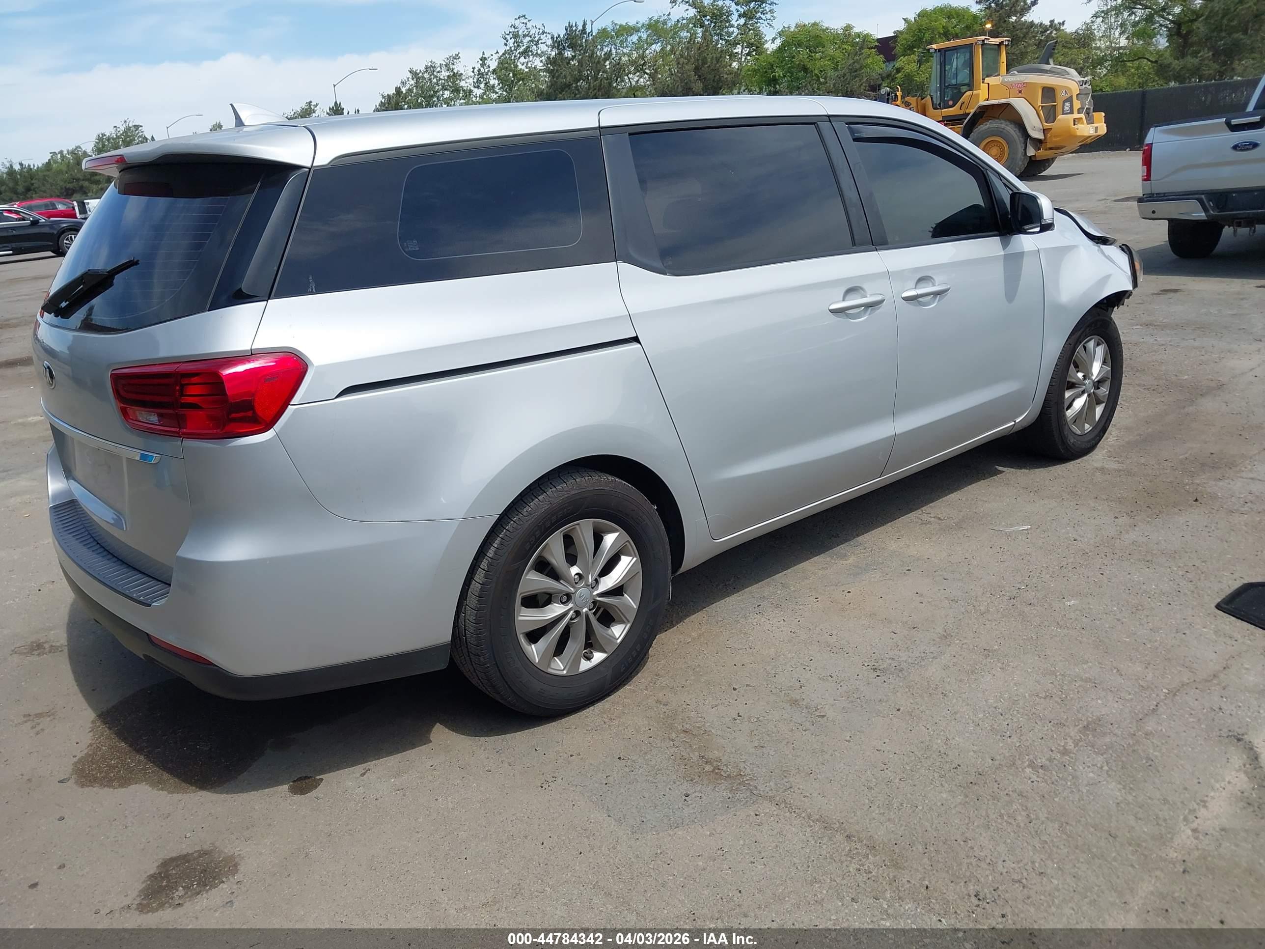 KIA SEDONA image 4
