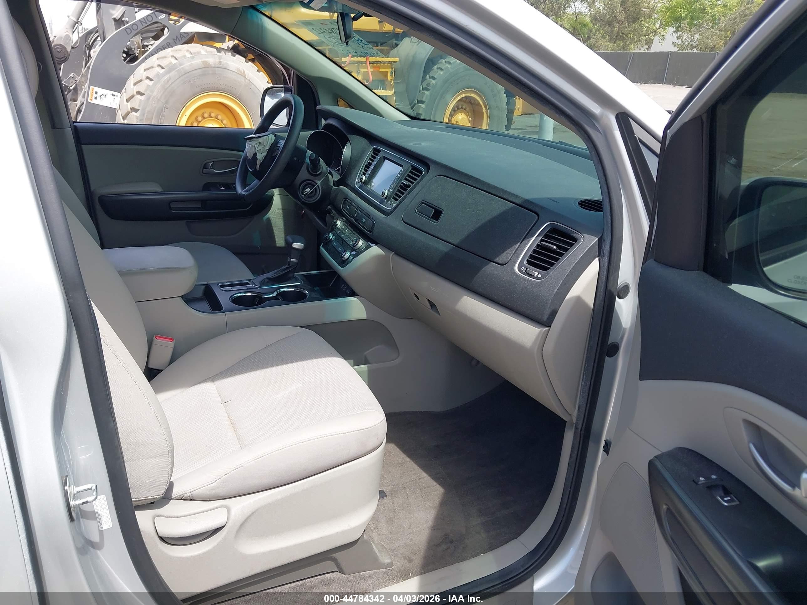 KIA SEDONA image 5