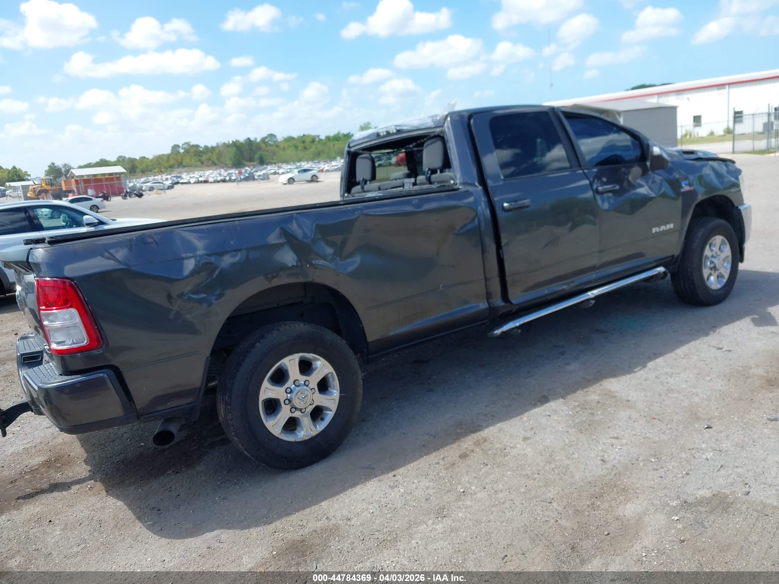 RAM 3500 image 4
