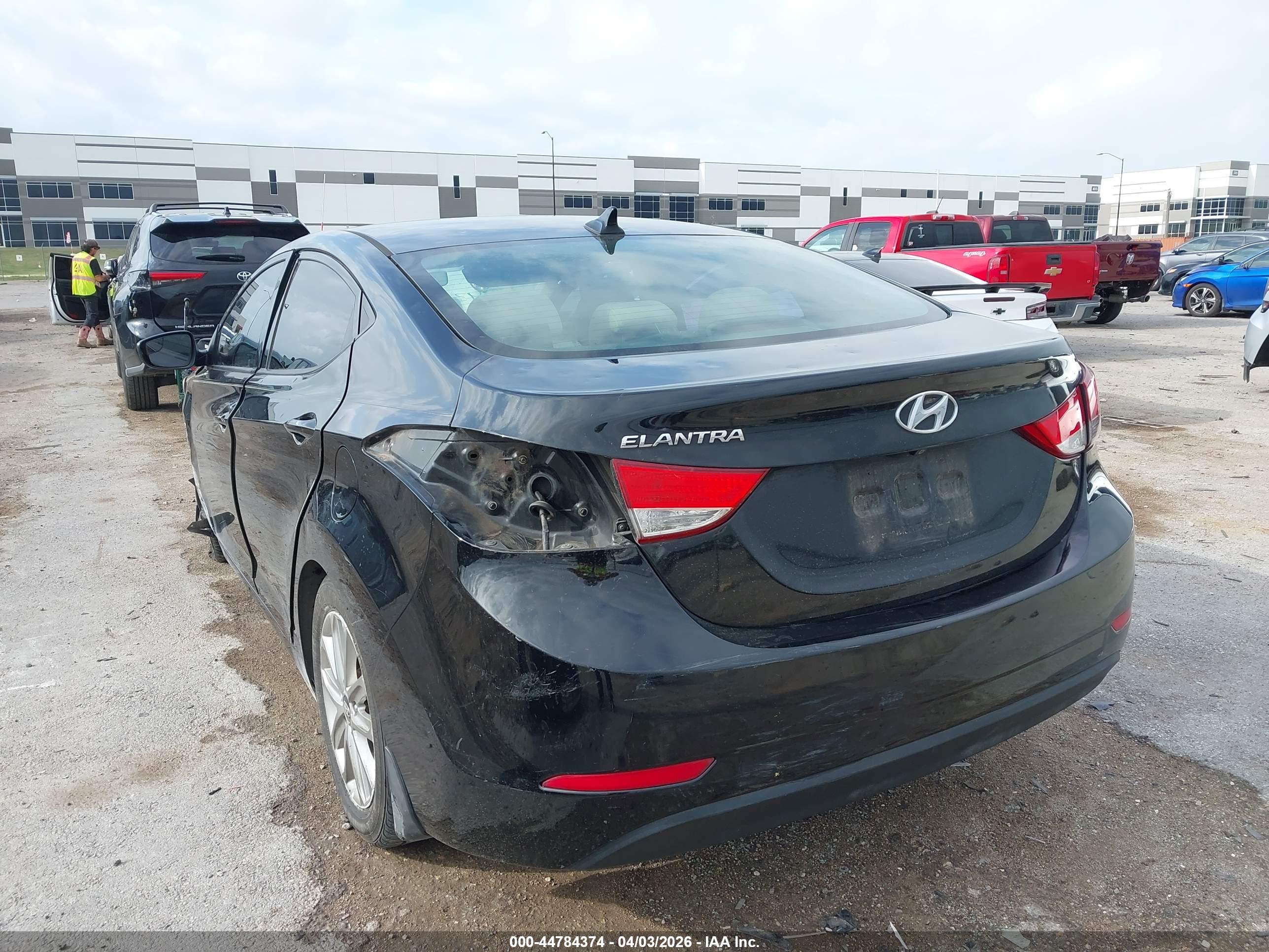 HYUNDAI ELANTRA image 3