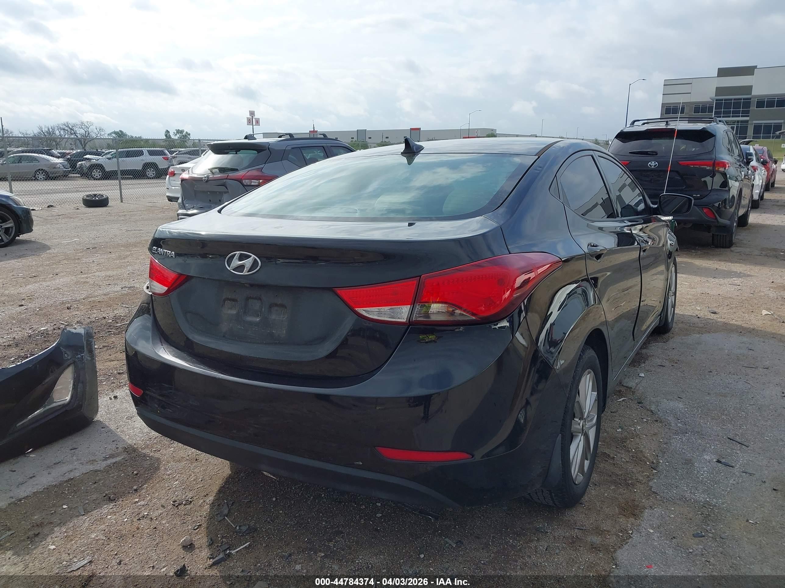 HYUNDAI ELANTRA image 4
