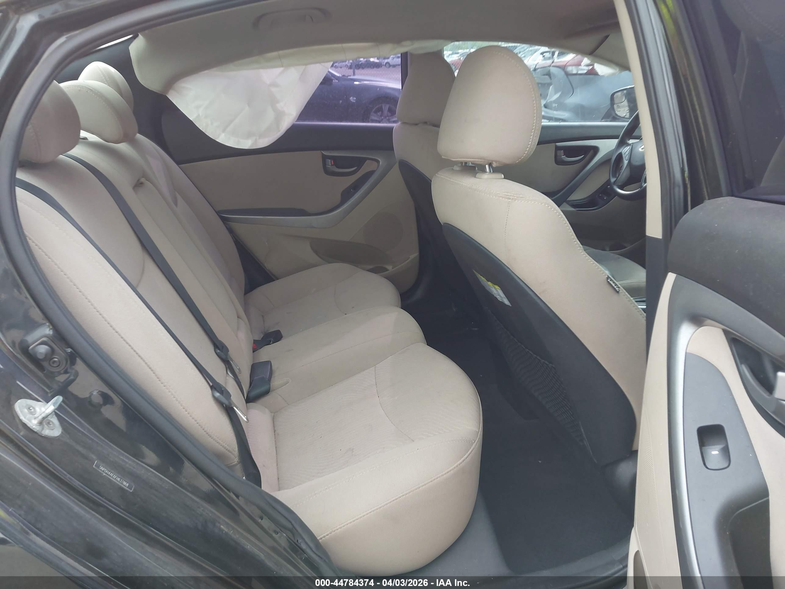 HYUNDAI ELANTRA image 8
