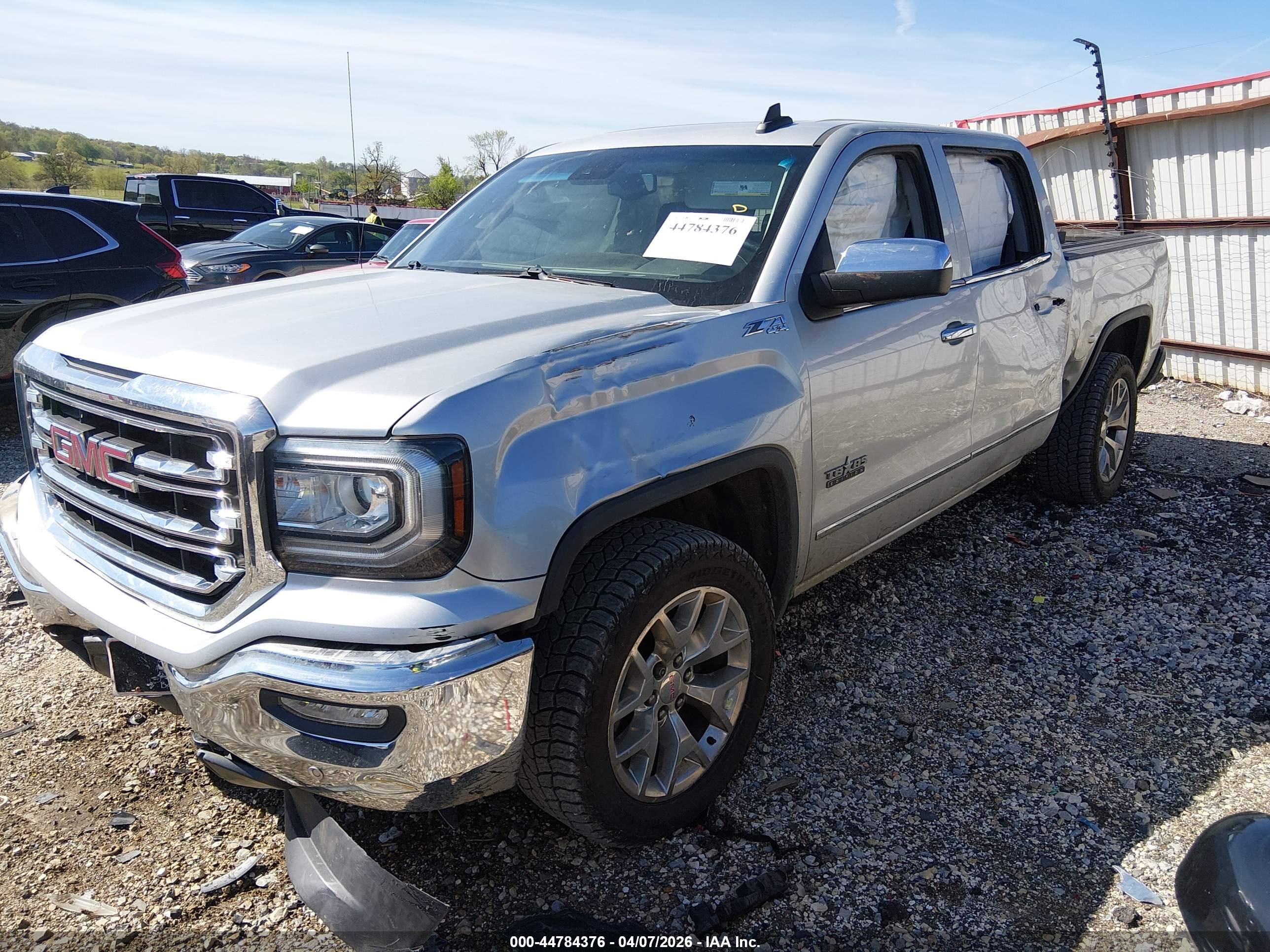 GMC SIERRA image 2