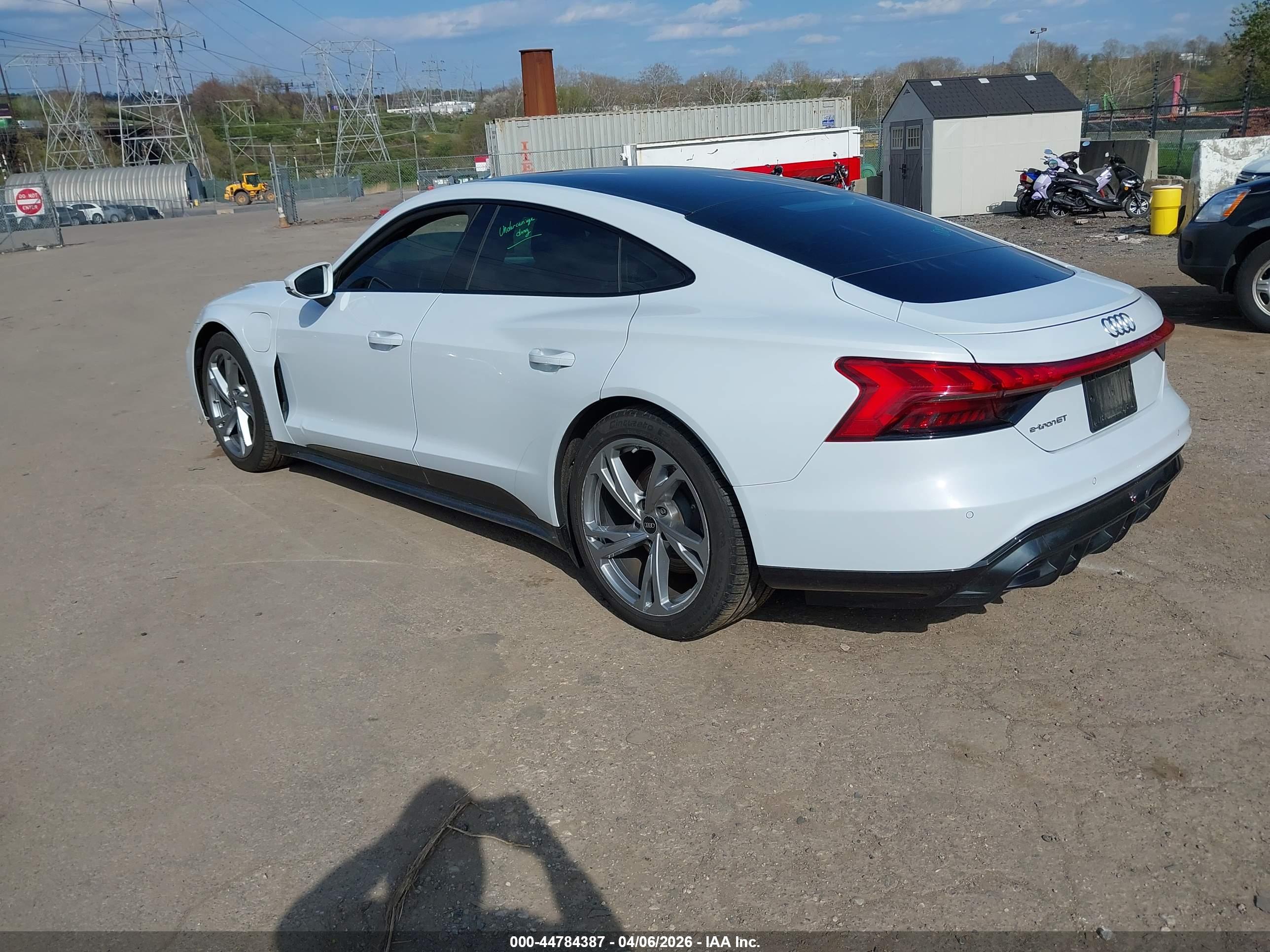 AUDI E-TRON image 3