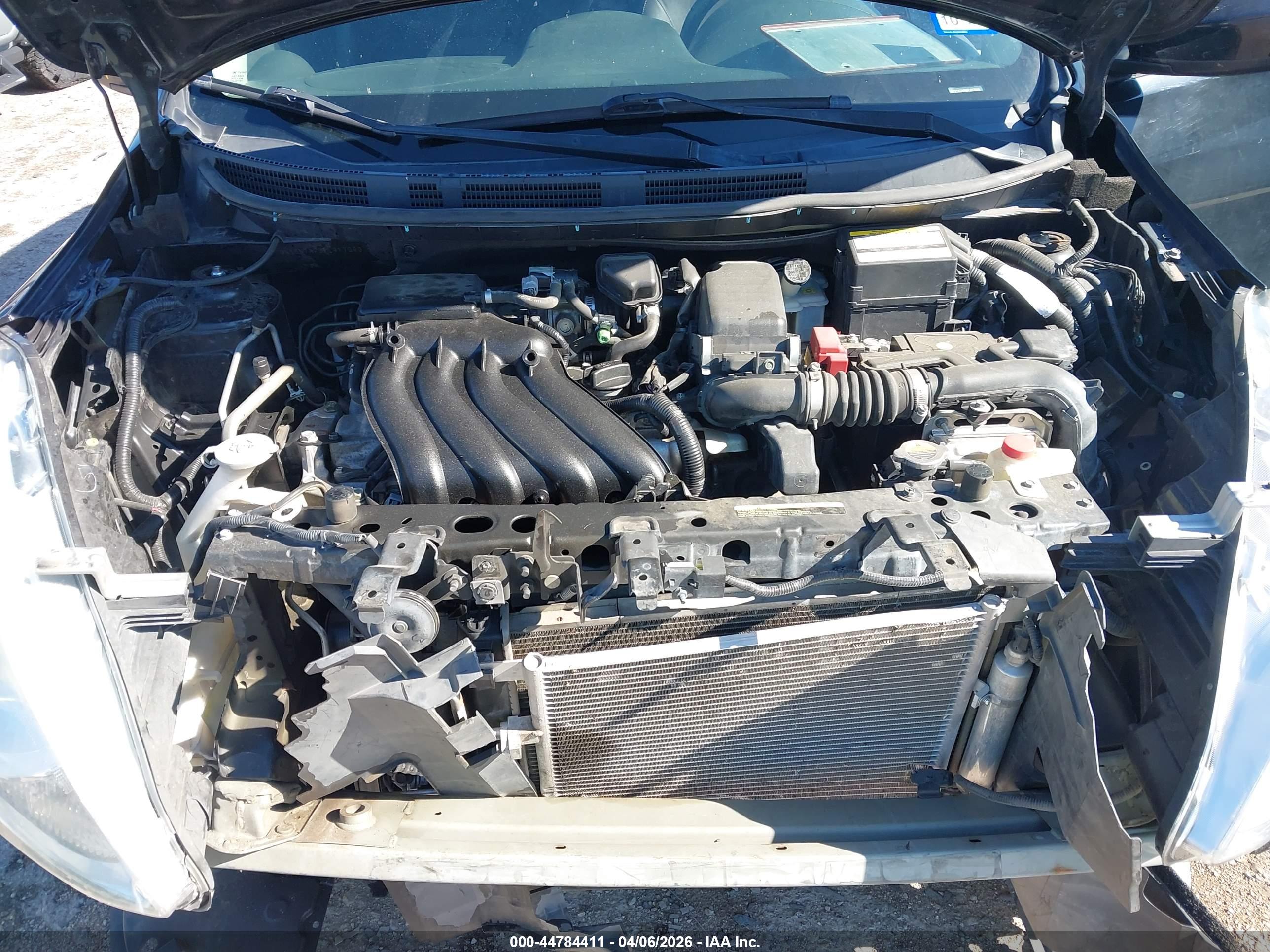 NISSAN VERSA image 10