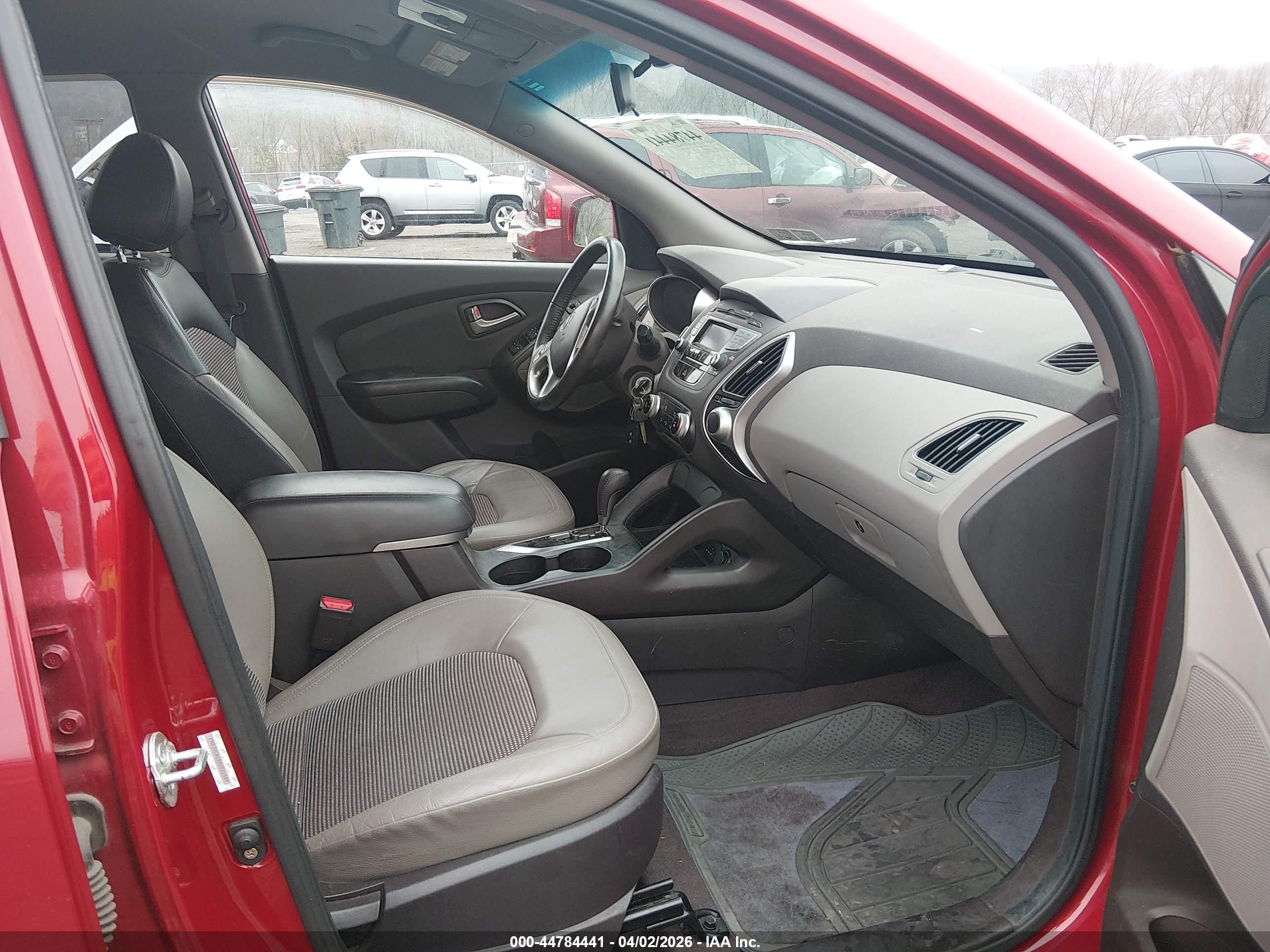 HYUNDAI TUCSON image 5