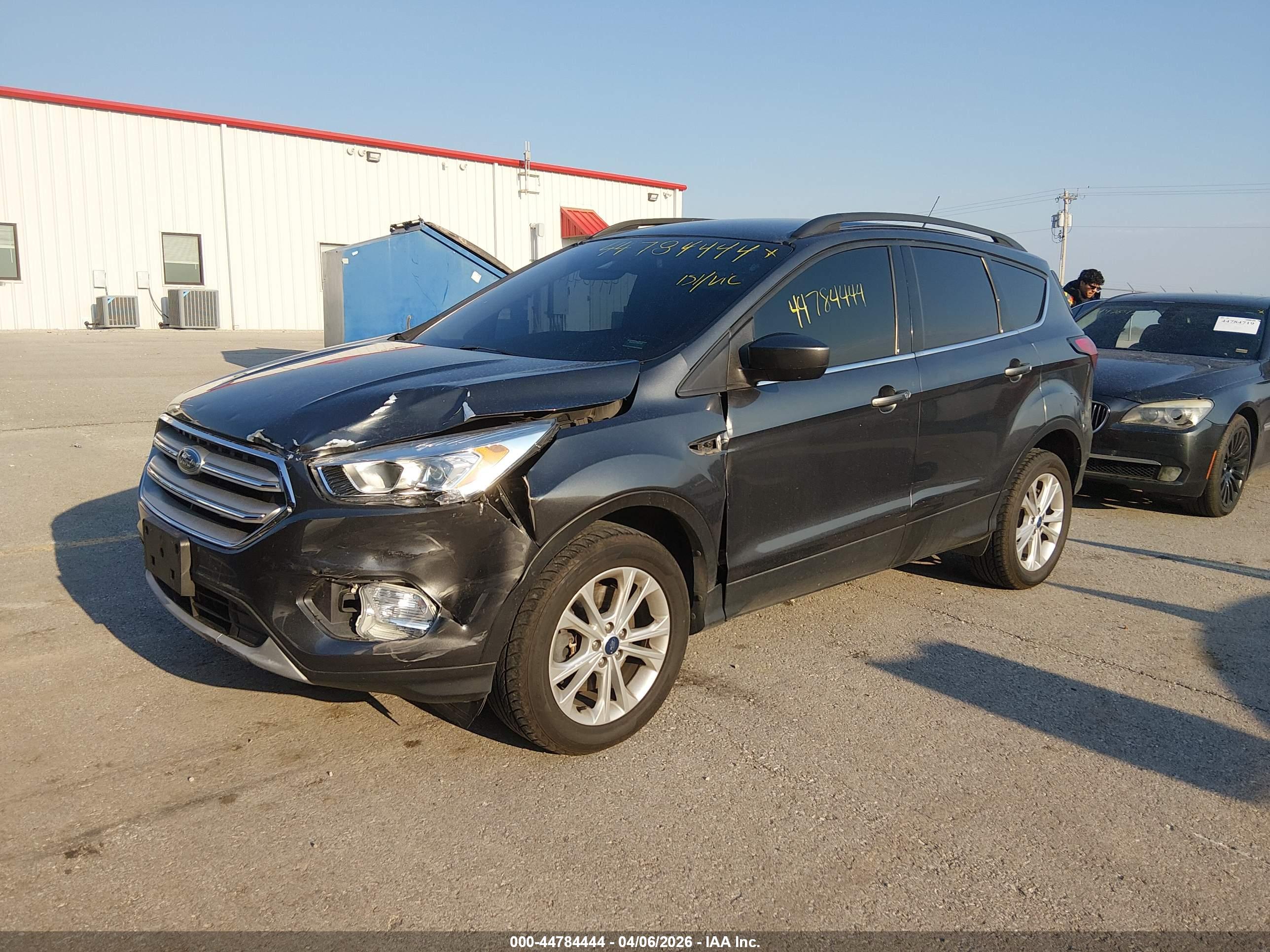 FORD ESCAPE image 2