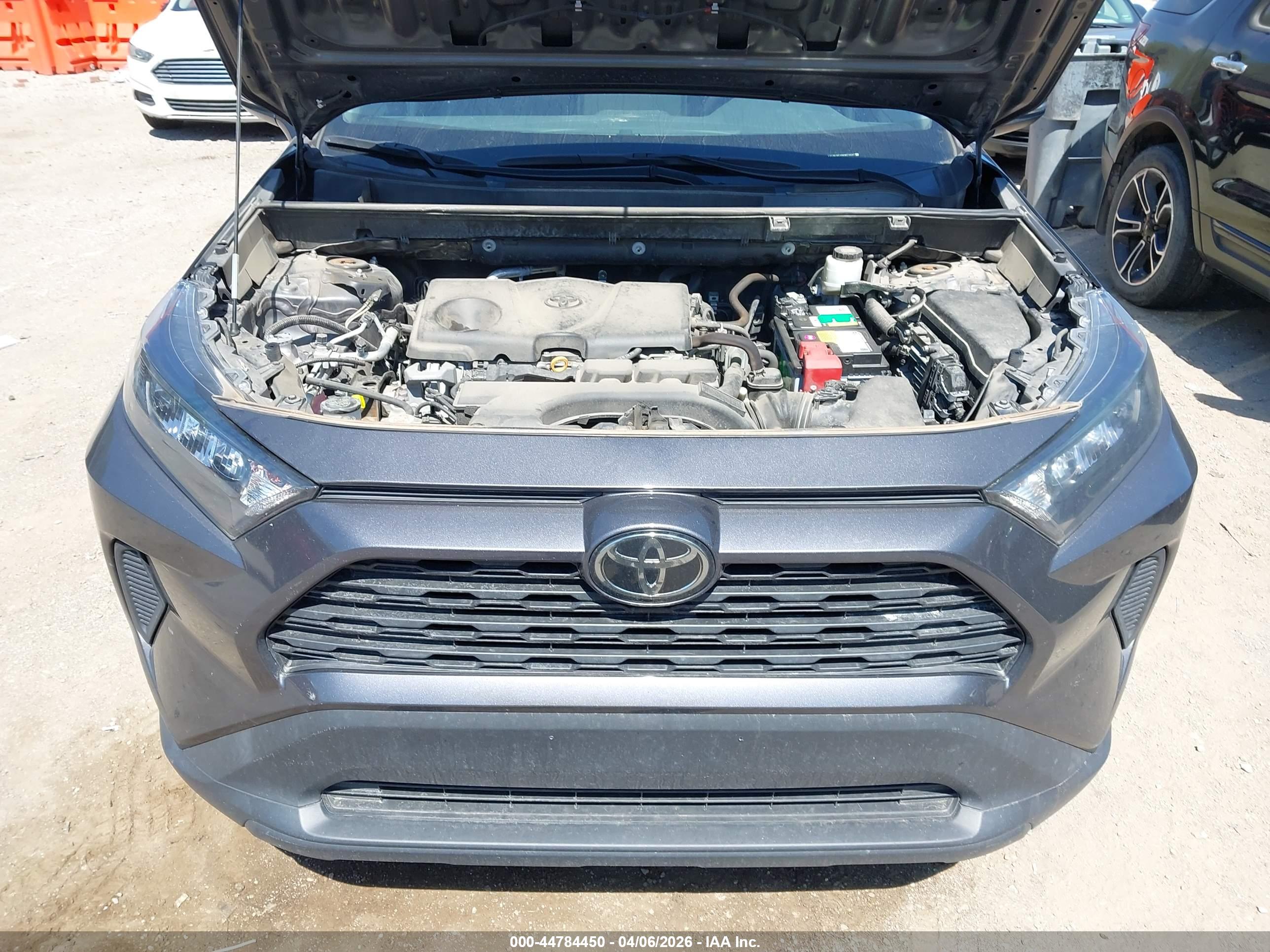 TOYOTA RAV4 image 10