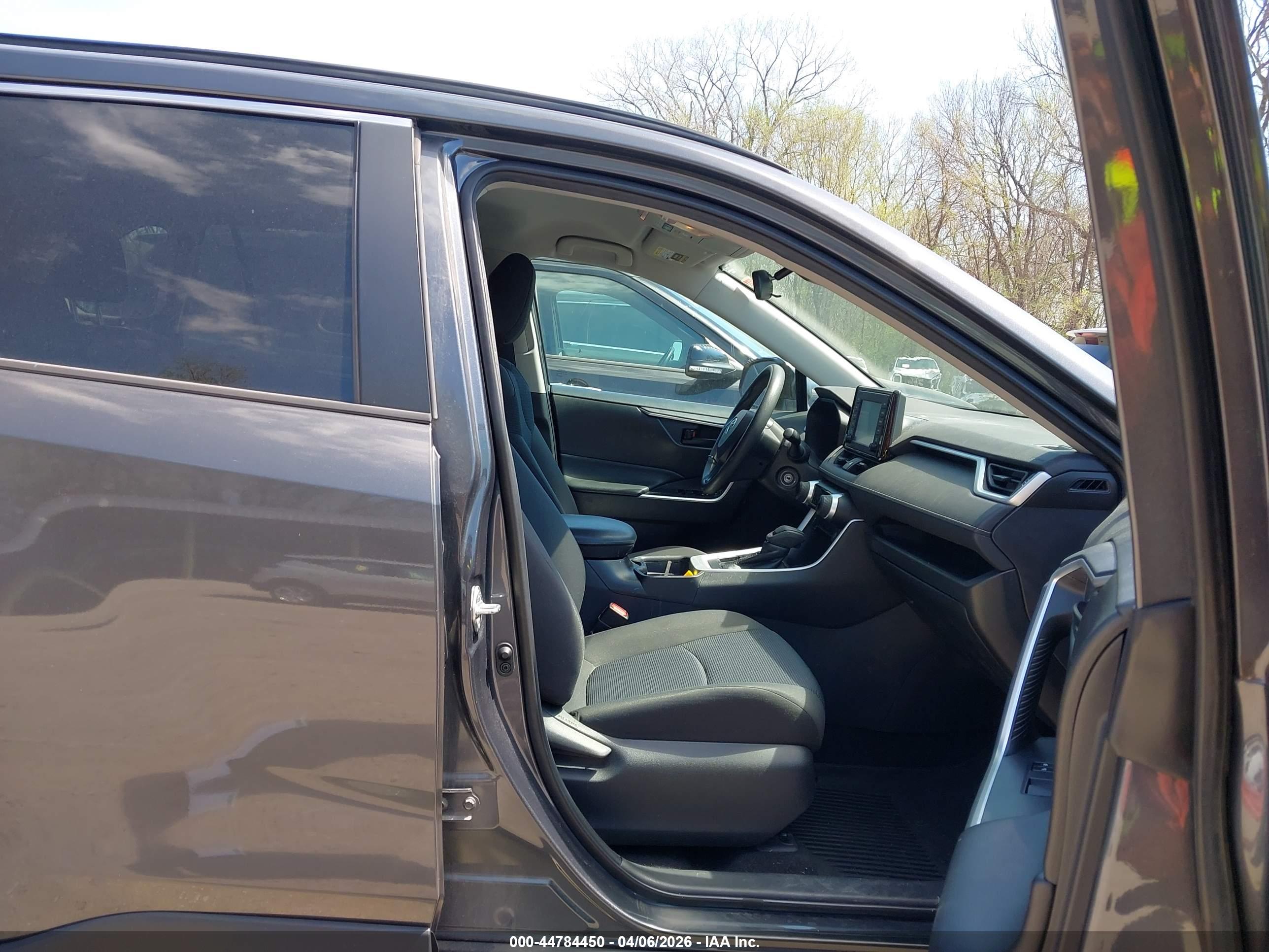 TOYOTA RAV4 image 5
