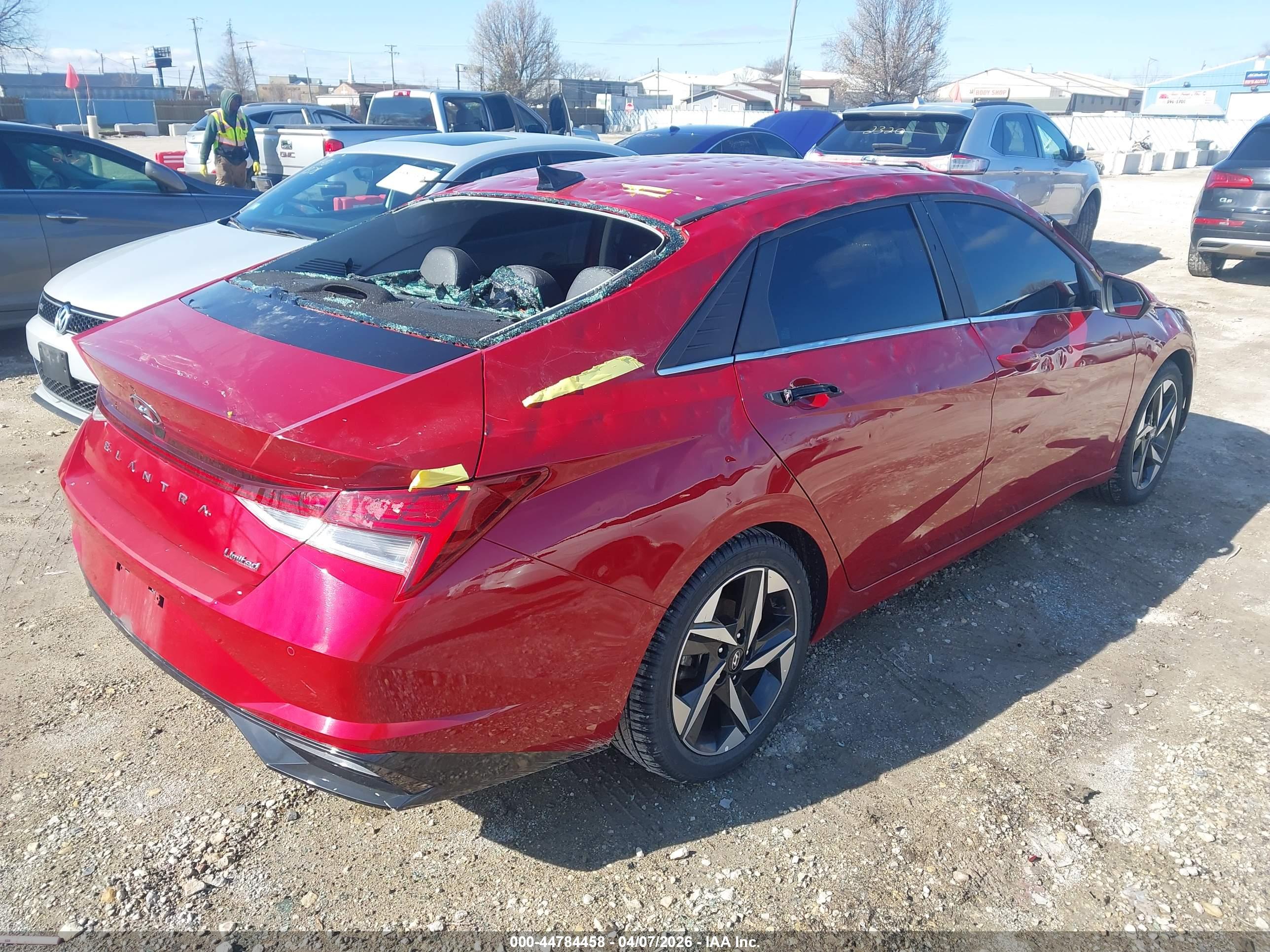 HYUNDAI ELANTRA image 4