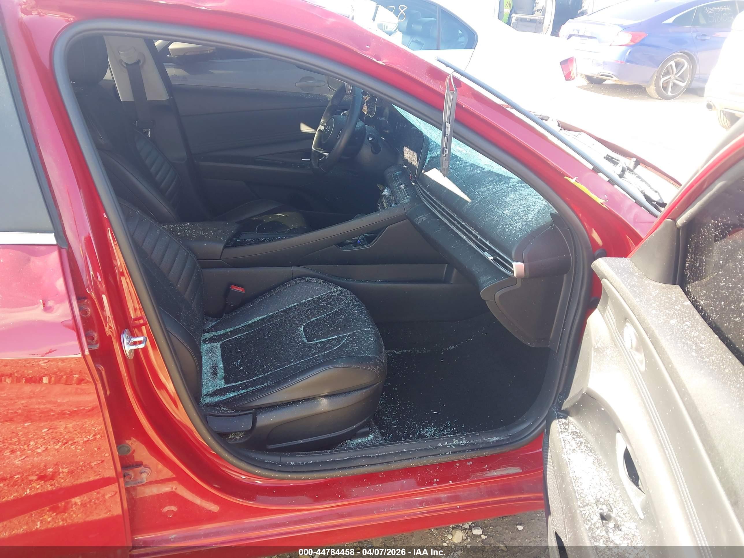 HYUNDAI ELANTRA image 5