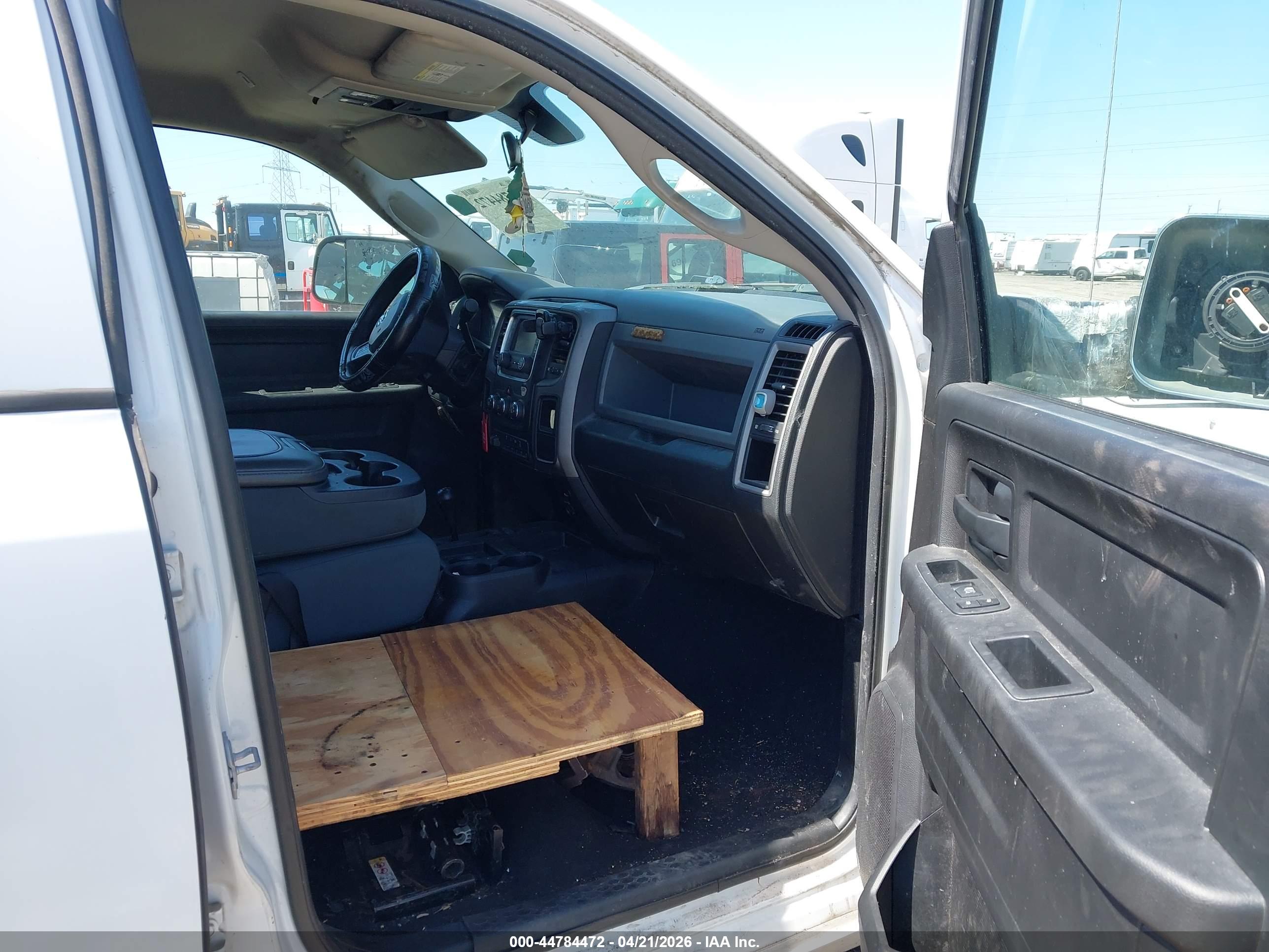 RAM 3500 image 8