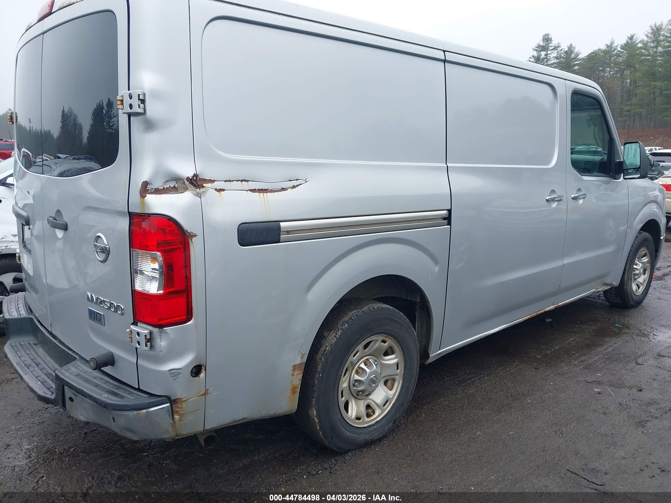 NISSAN NV image 4