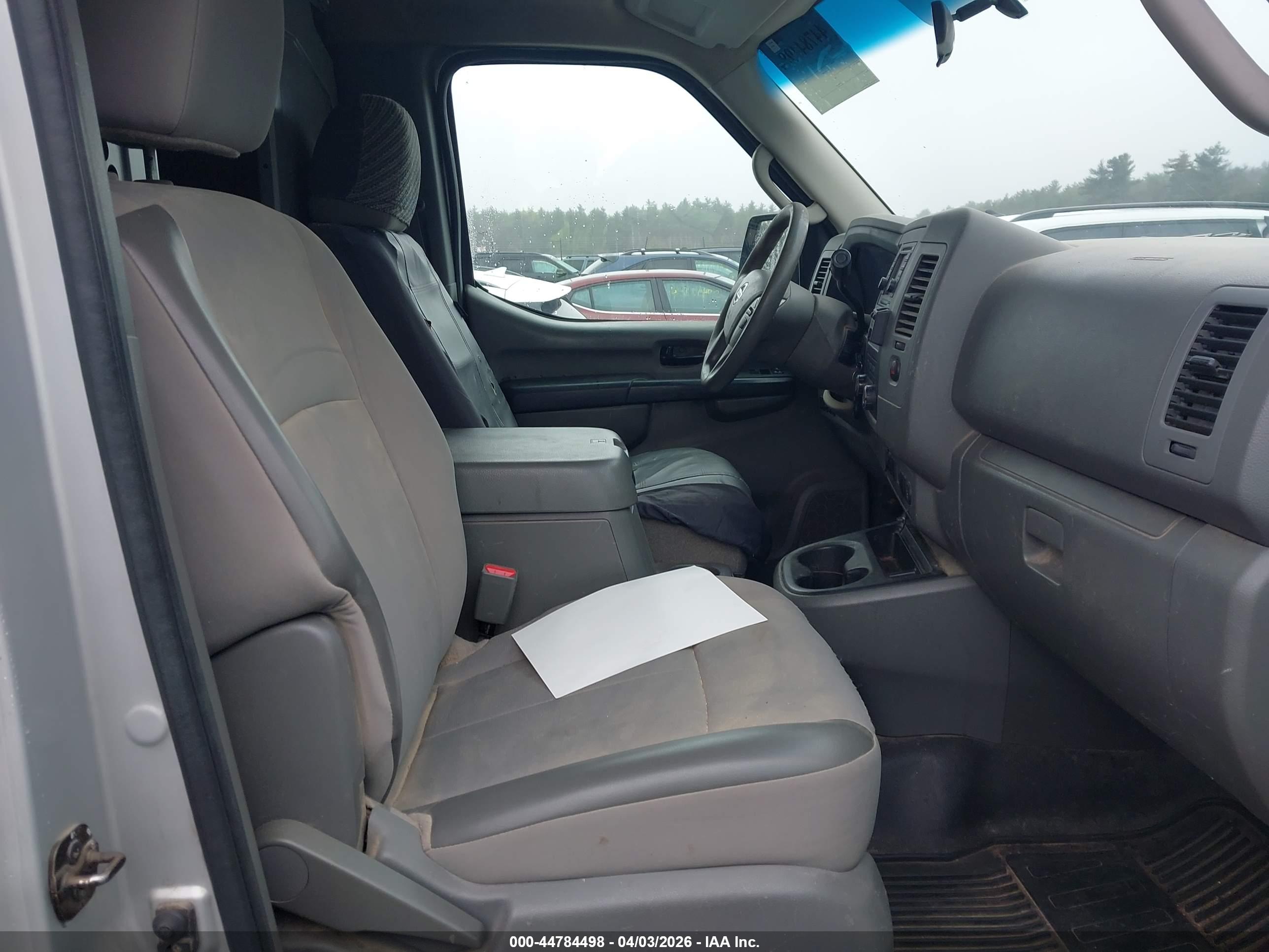 NISSAN NV image 5