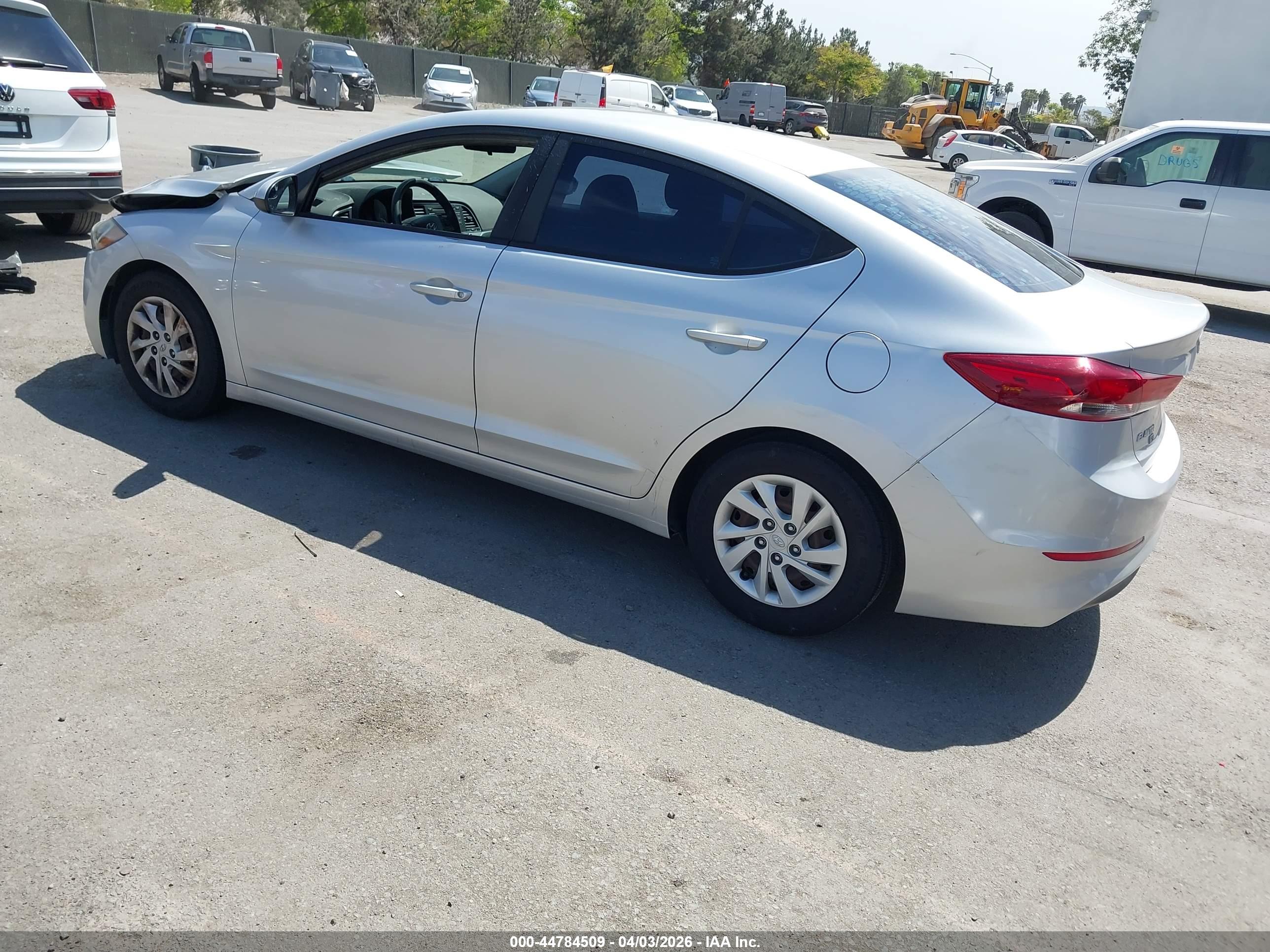HYUNDAI ELANTRA image 3