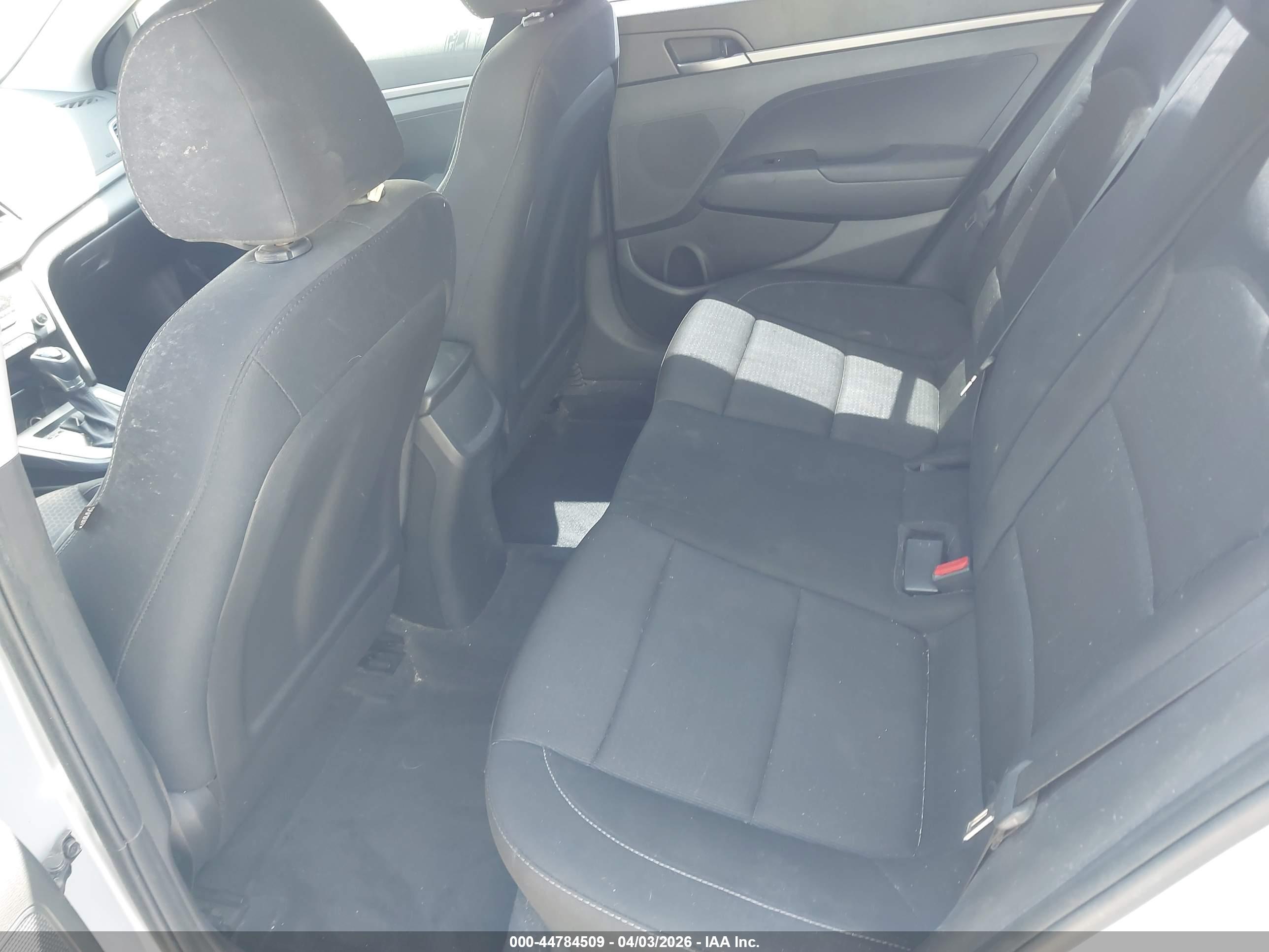 HYUNDAI ELANTRA image 8