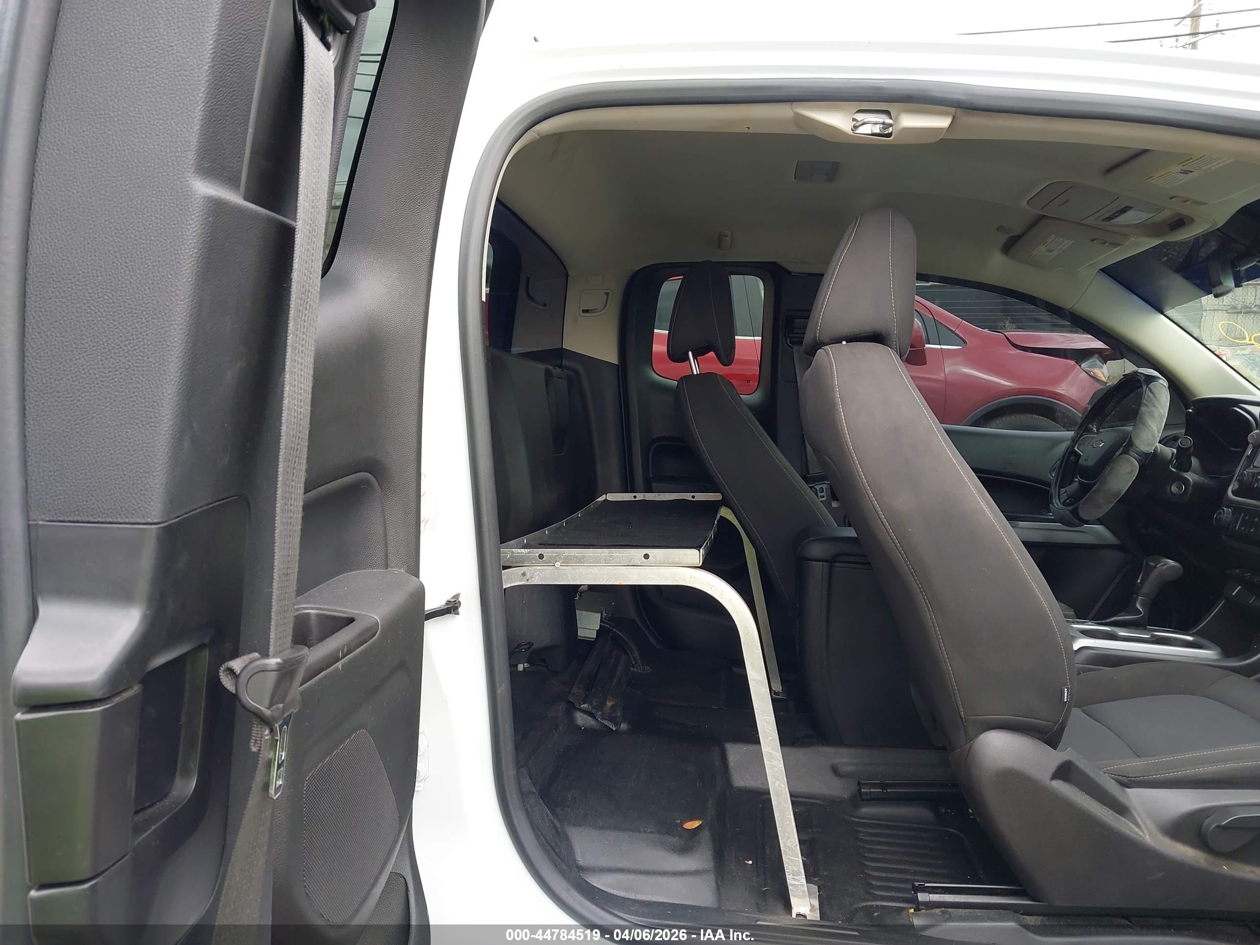 CHEVROLET COLORADO image 8