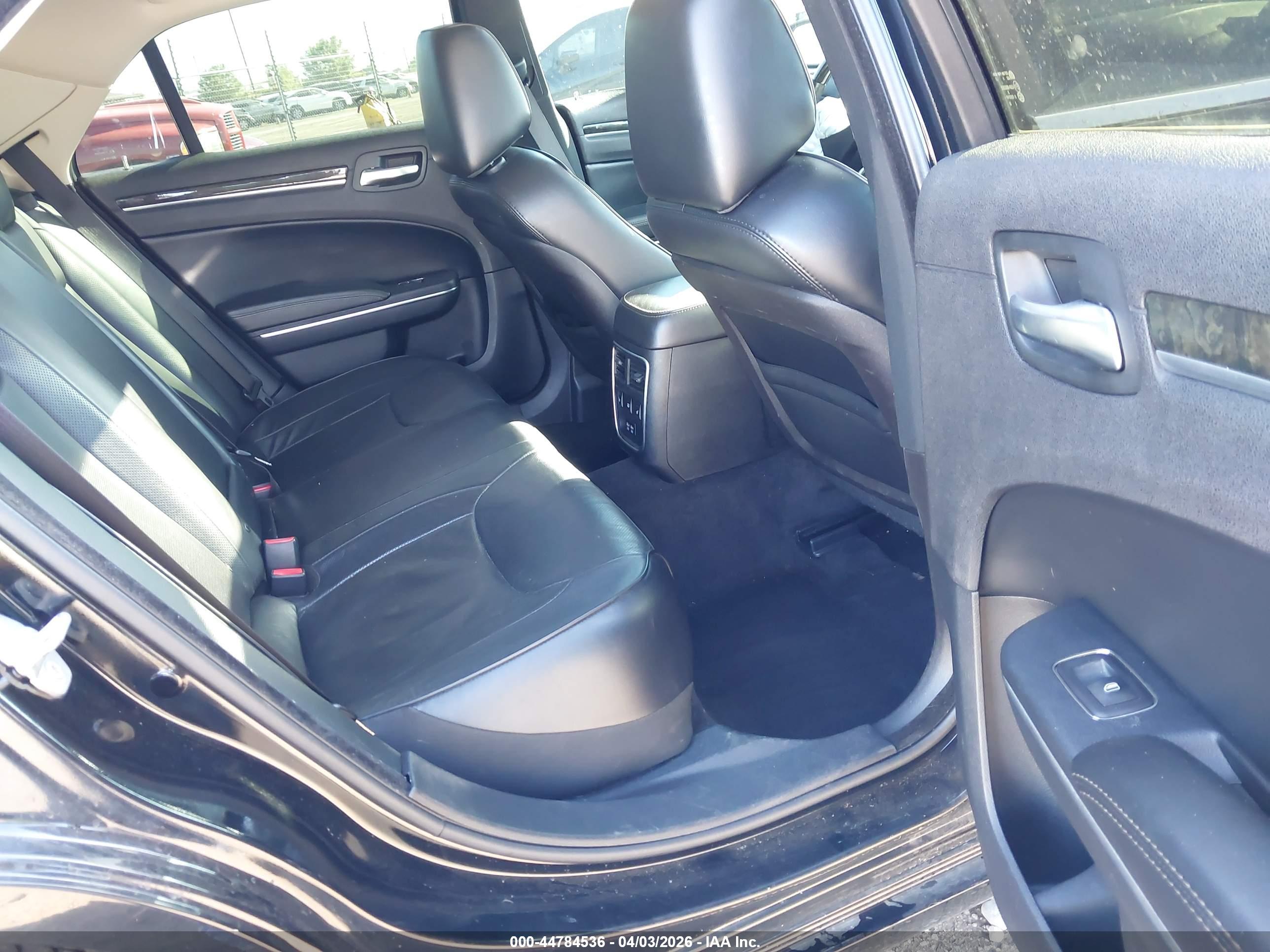 CHRYSLER 300C image 8