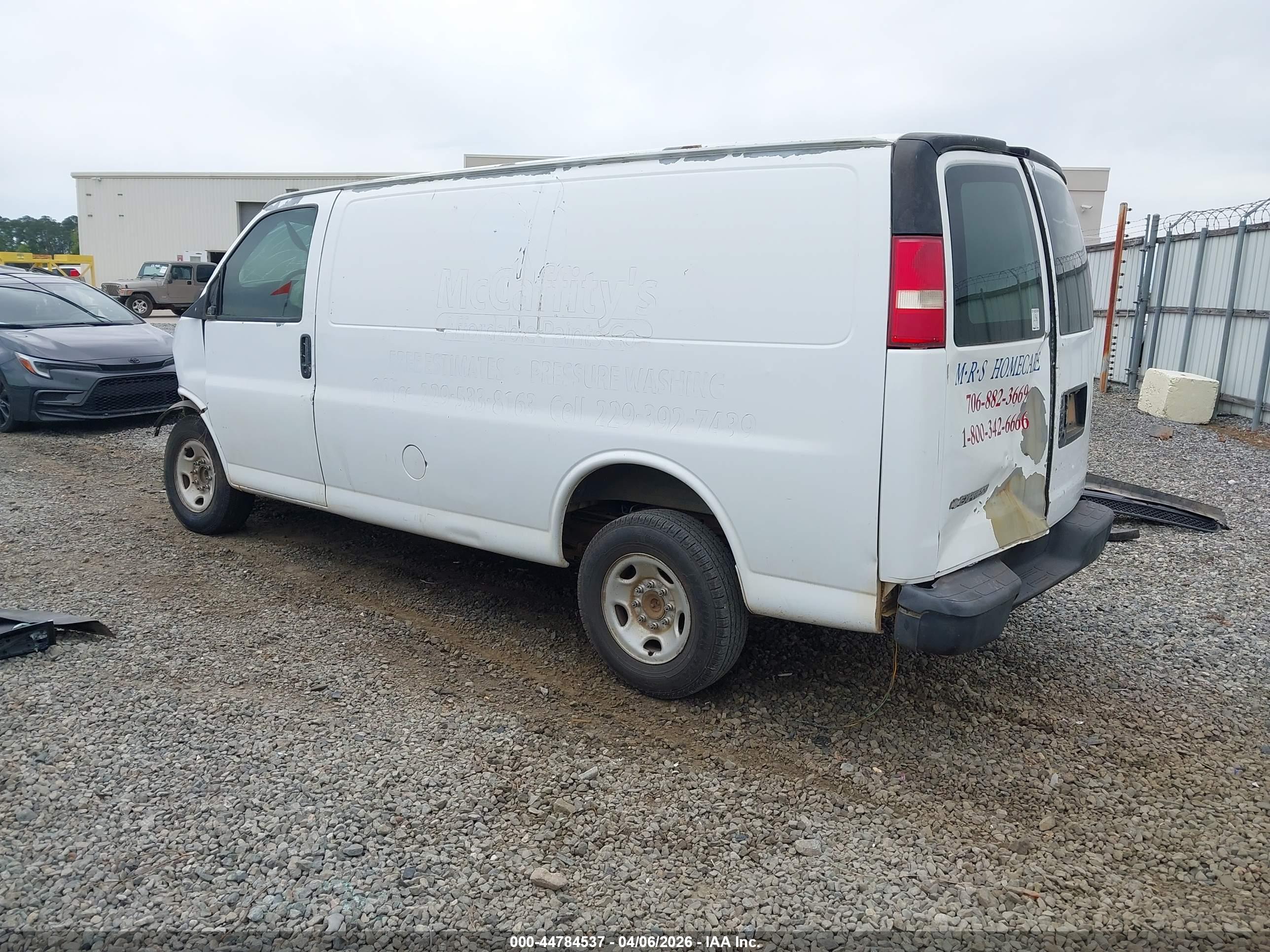 CHEVROLET EXPRESS image 3