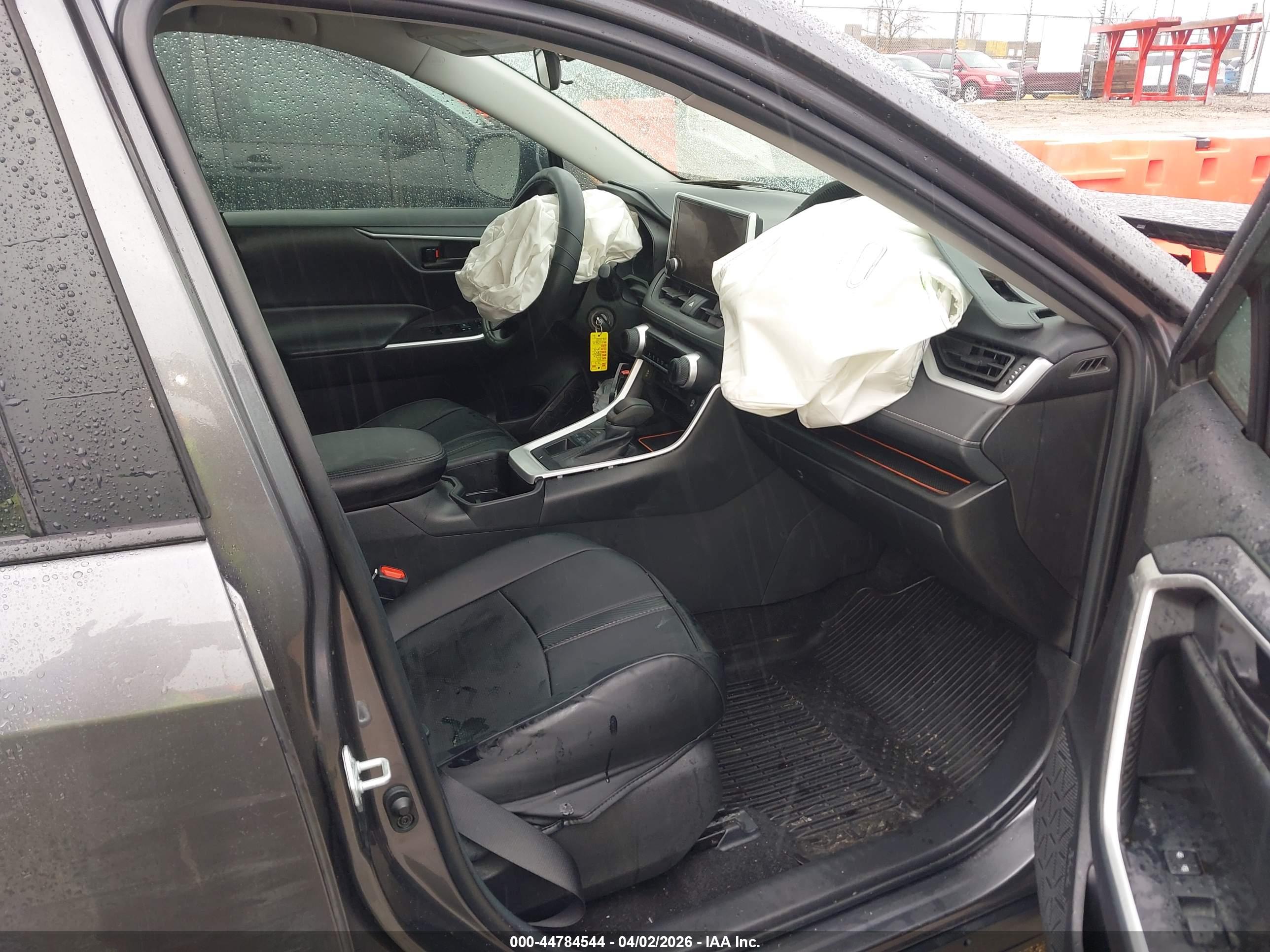 TOYOTA RAV4 image 8