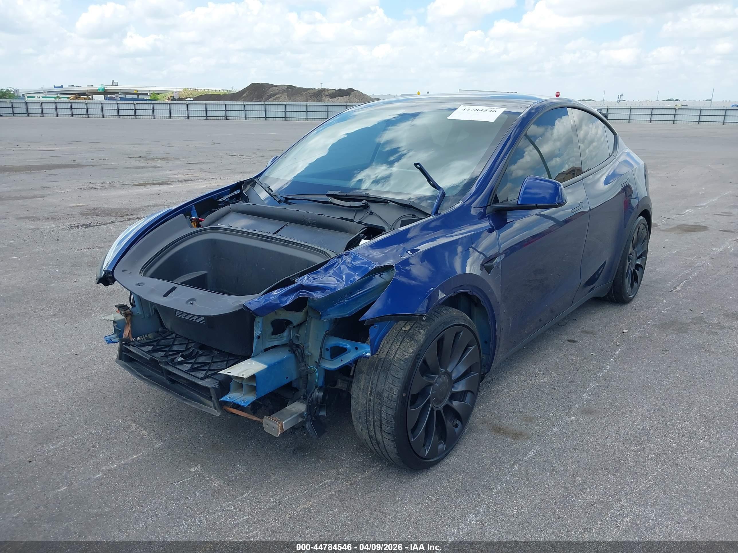 TESLA MODEL image 2