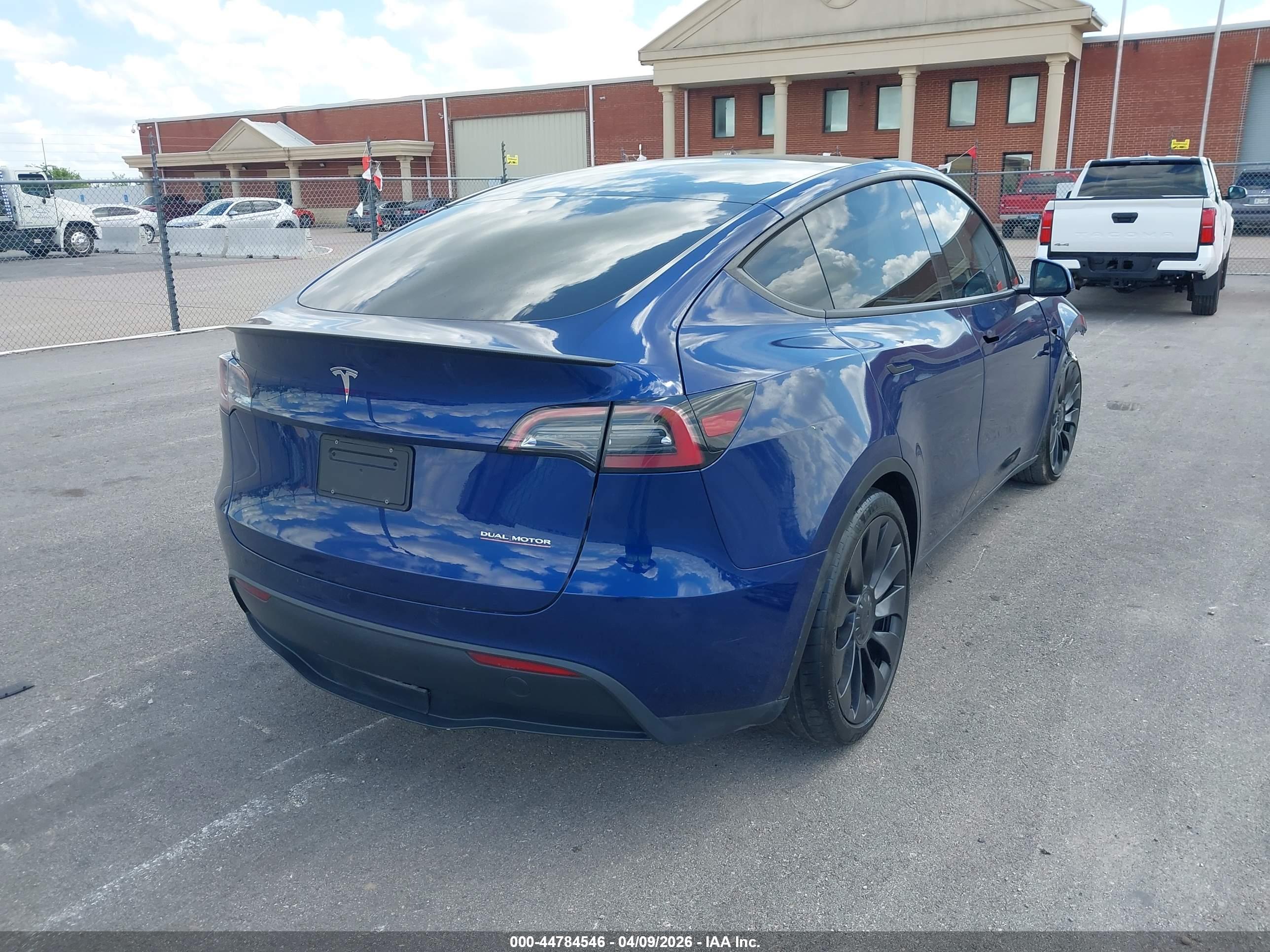 TESLA MODEL image 4
