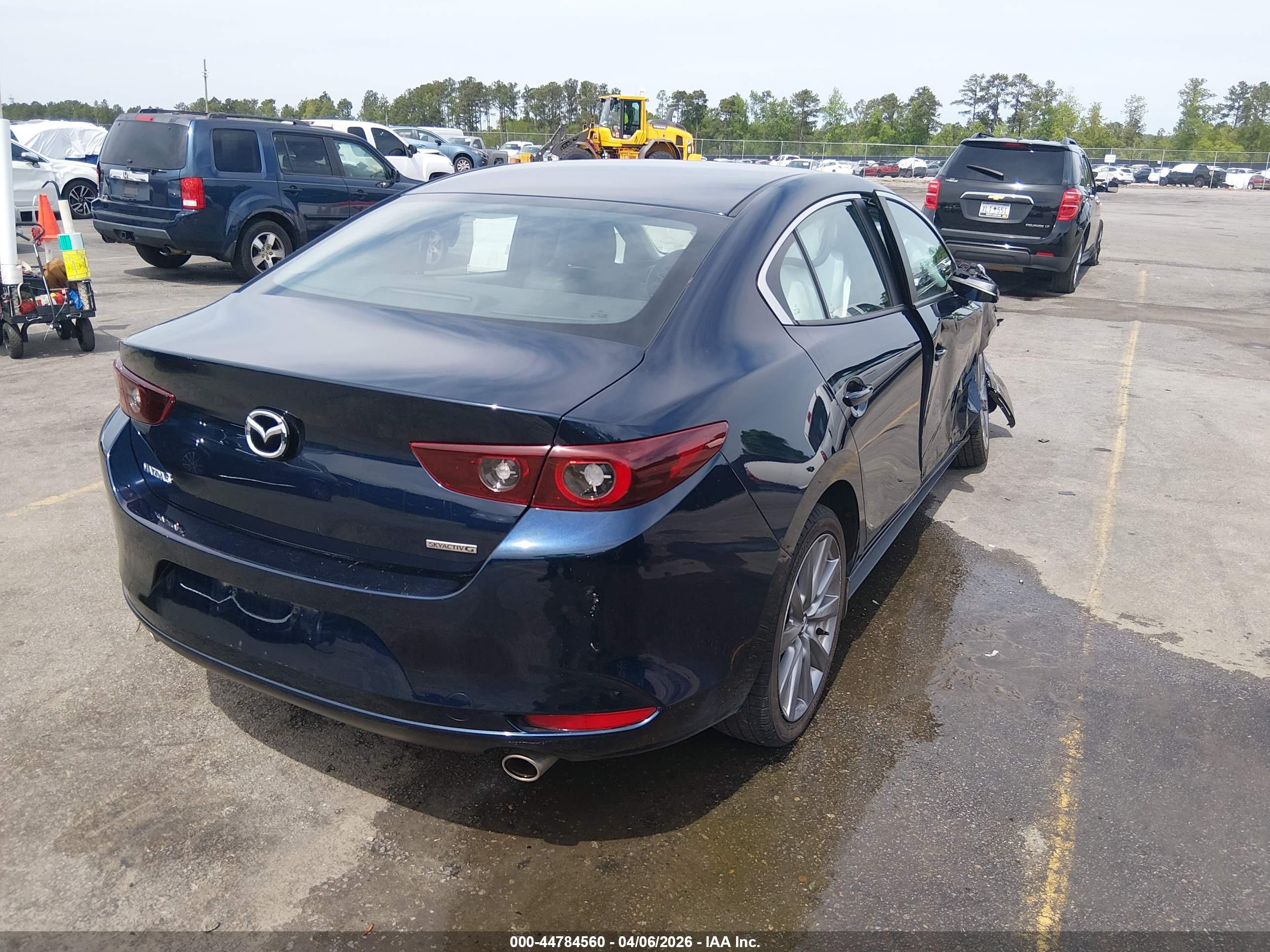 MAZDA MAZDA3 image 4