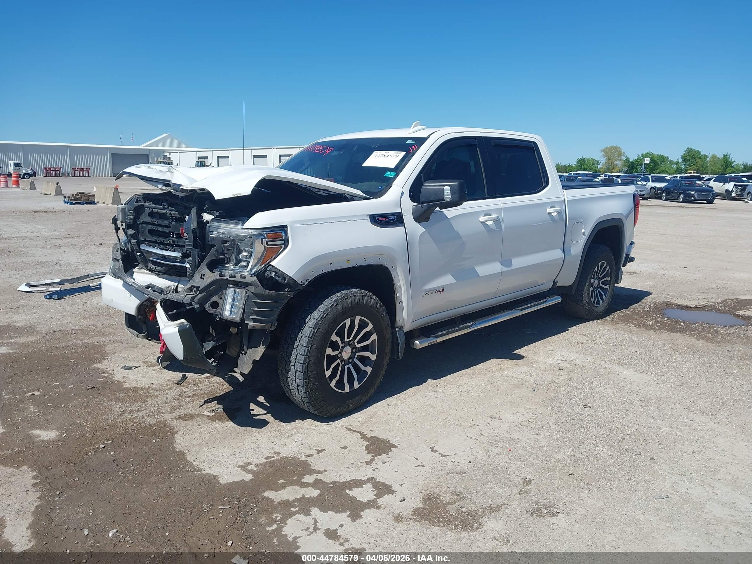 GMC SIERRA image 2