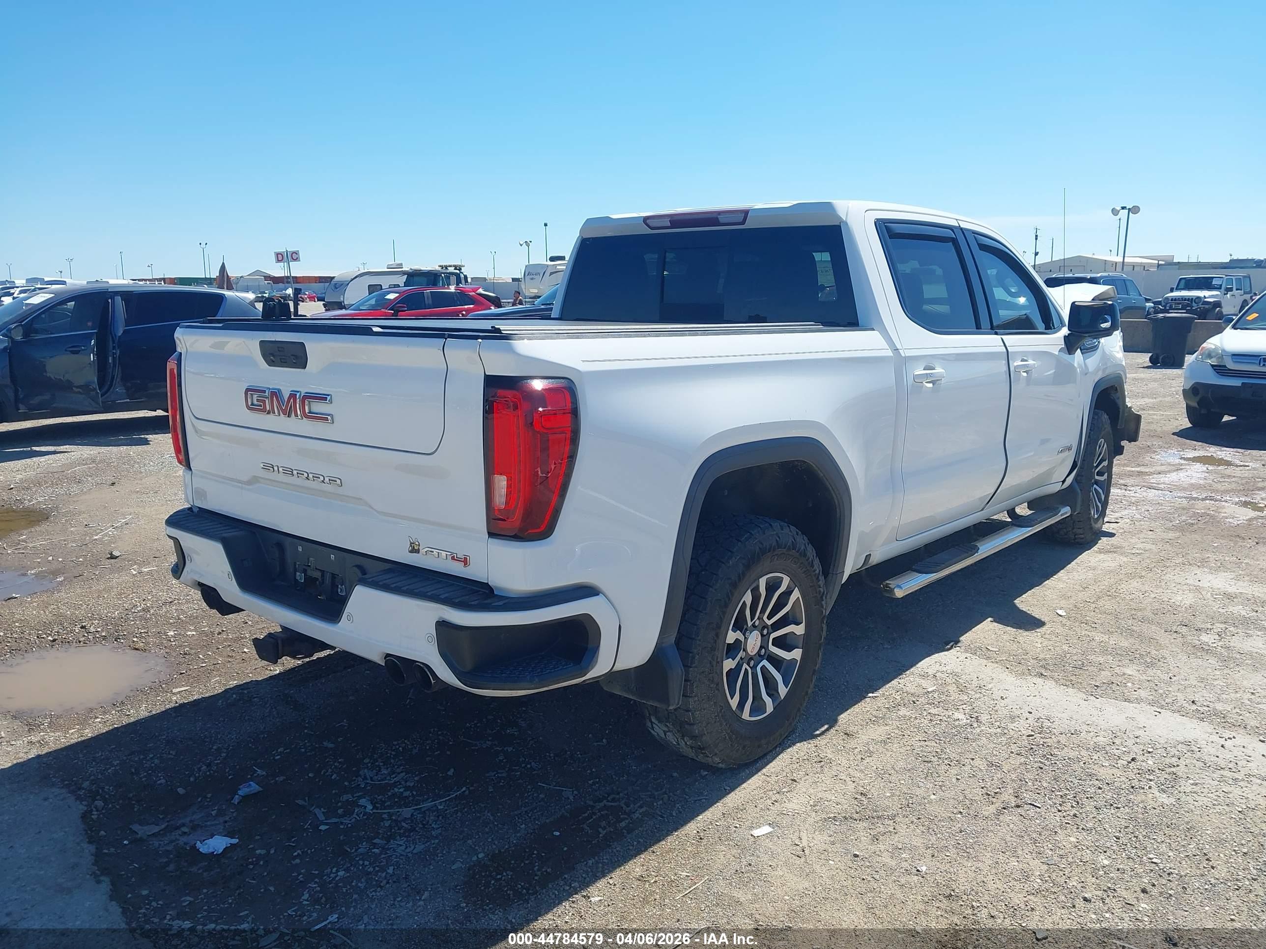 GMC SIERRA image 4