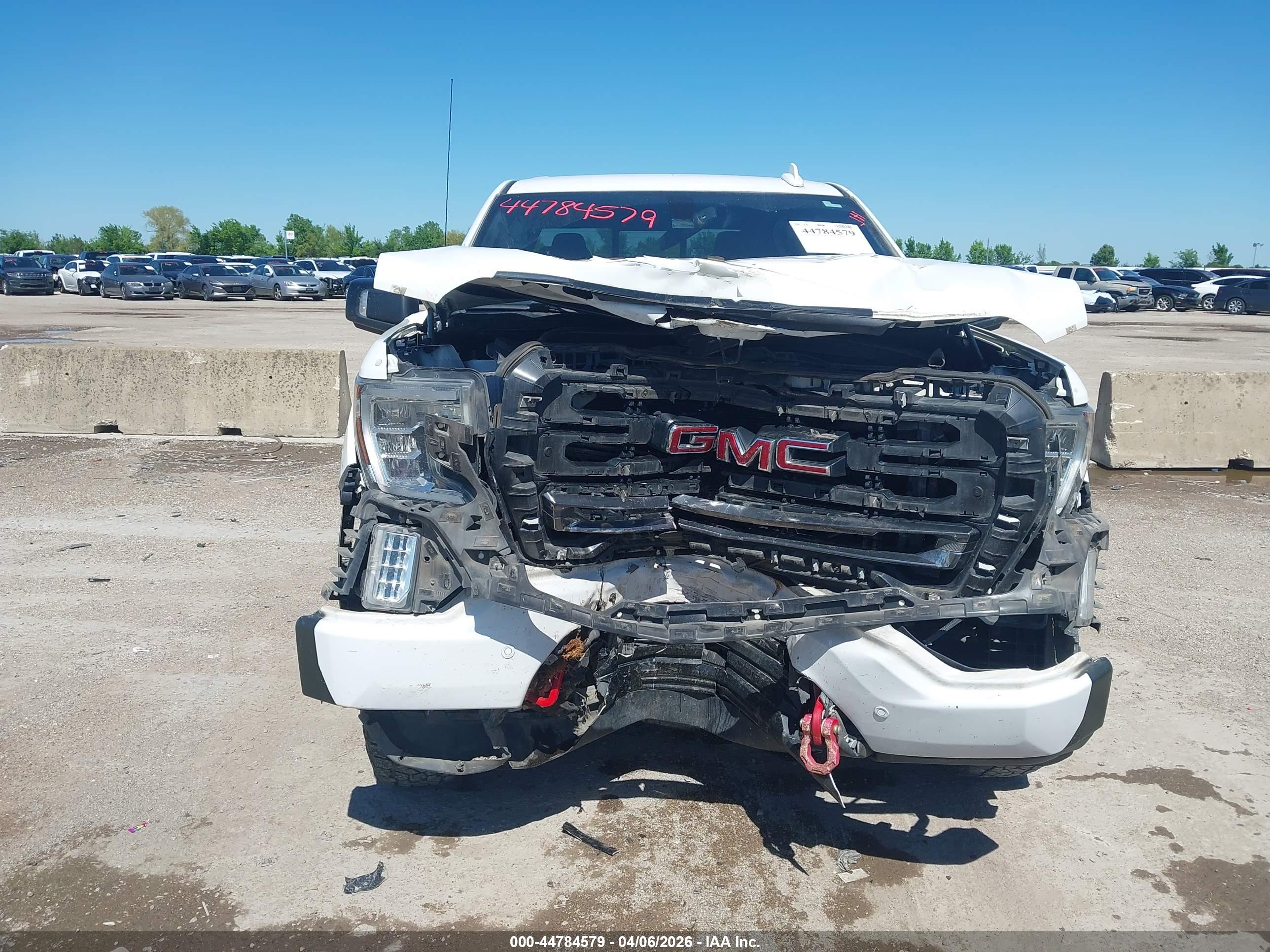 GMC SIERRA image 6