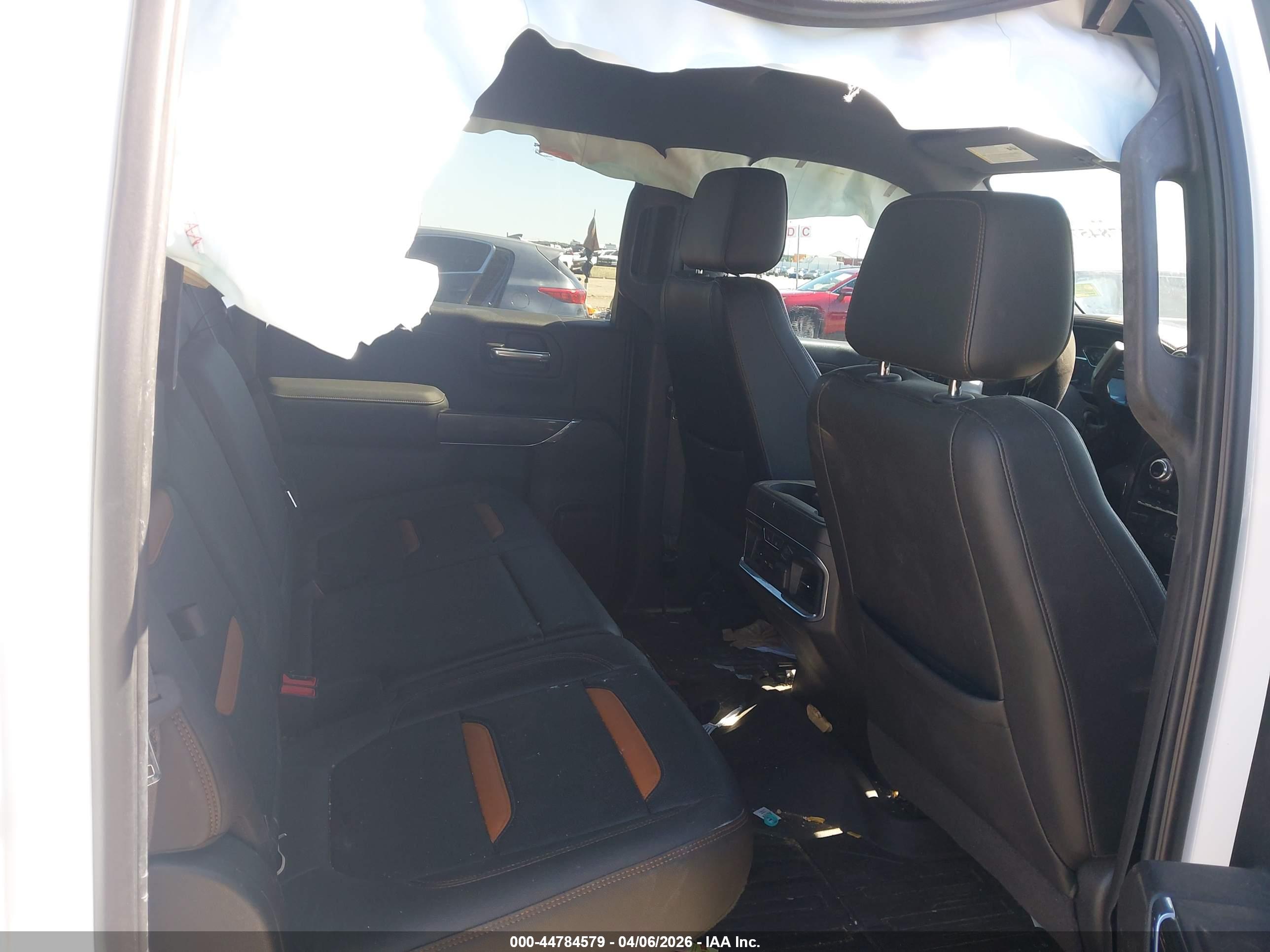 GMC SIERRA image 8