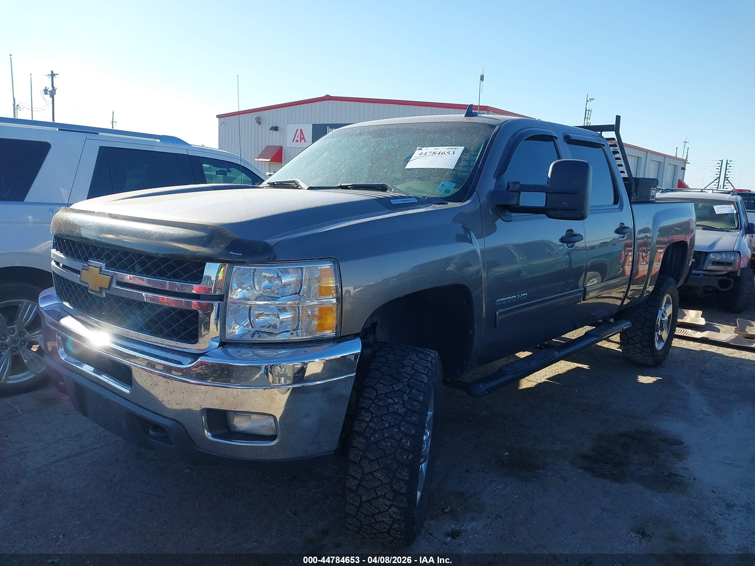 CHEVROLET SILVERADO image 2