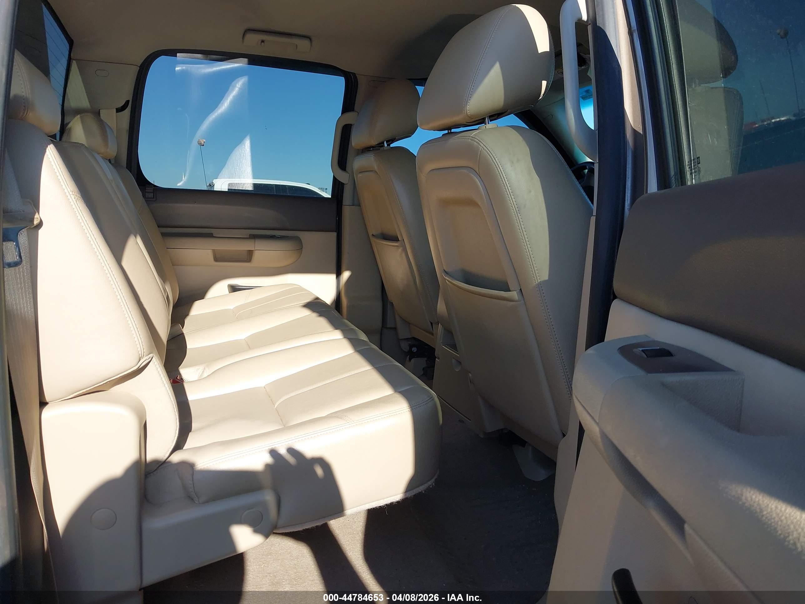 CHEVROLET SILVERADO image 8