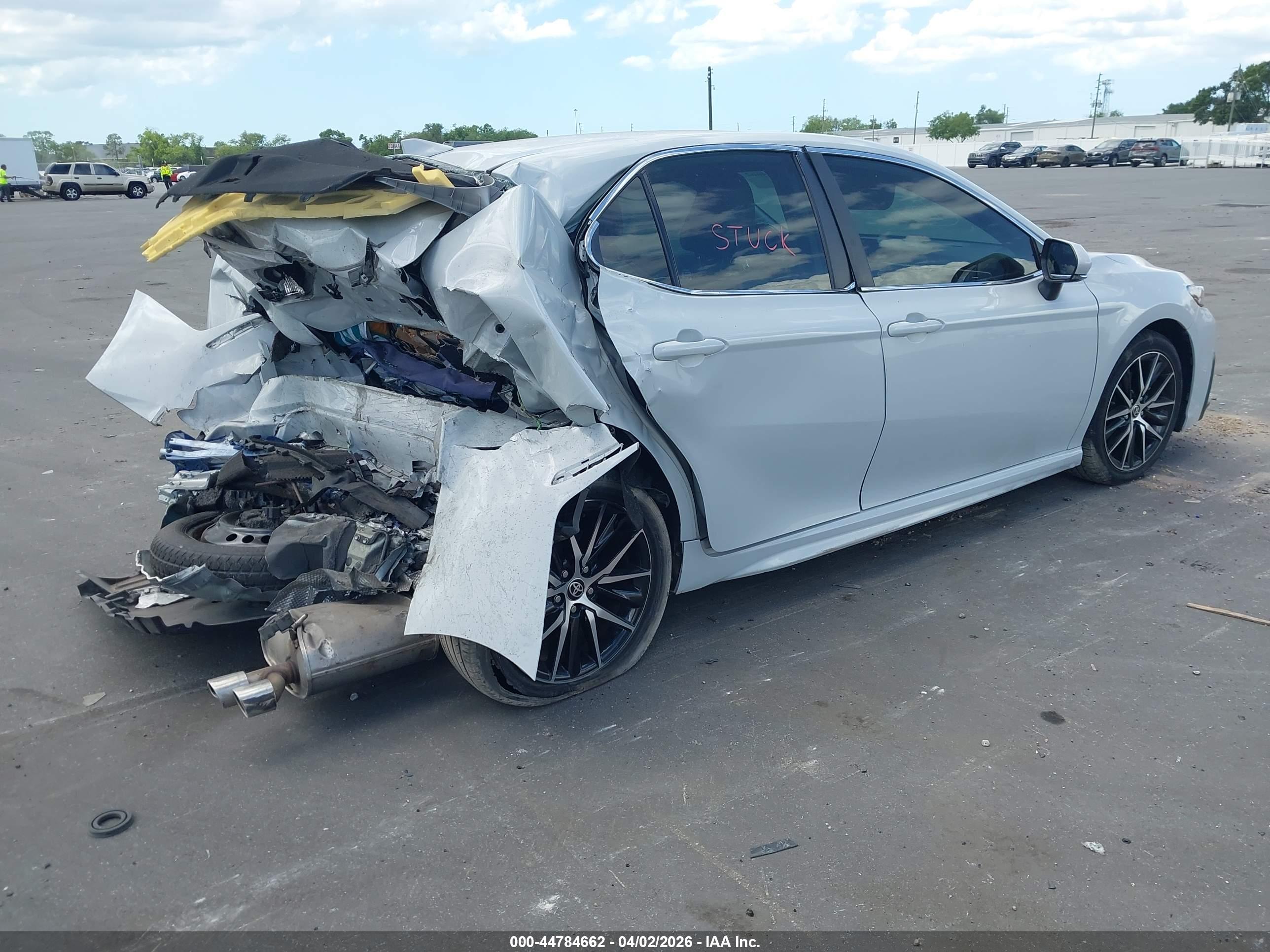 TOYOTA CAMRY image 4