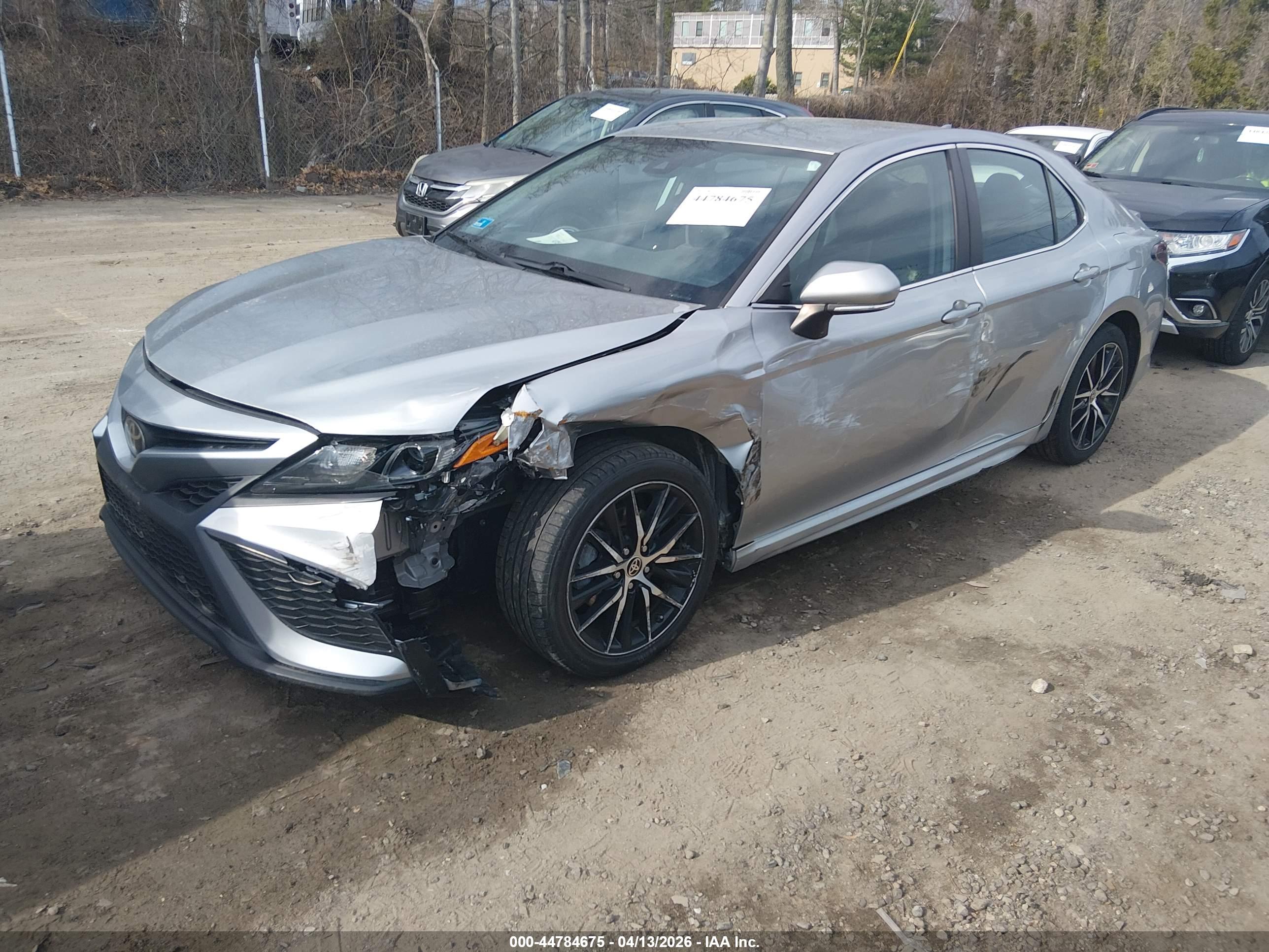 TOYOTA CAMRY image 2