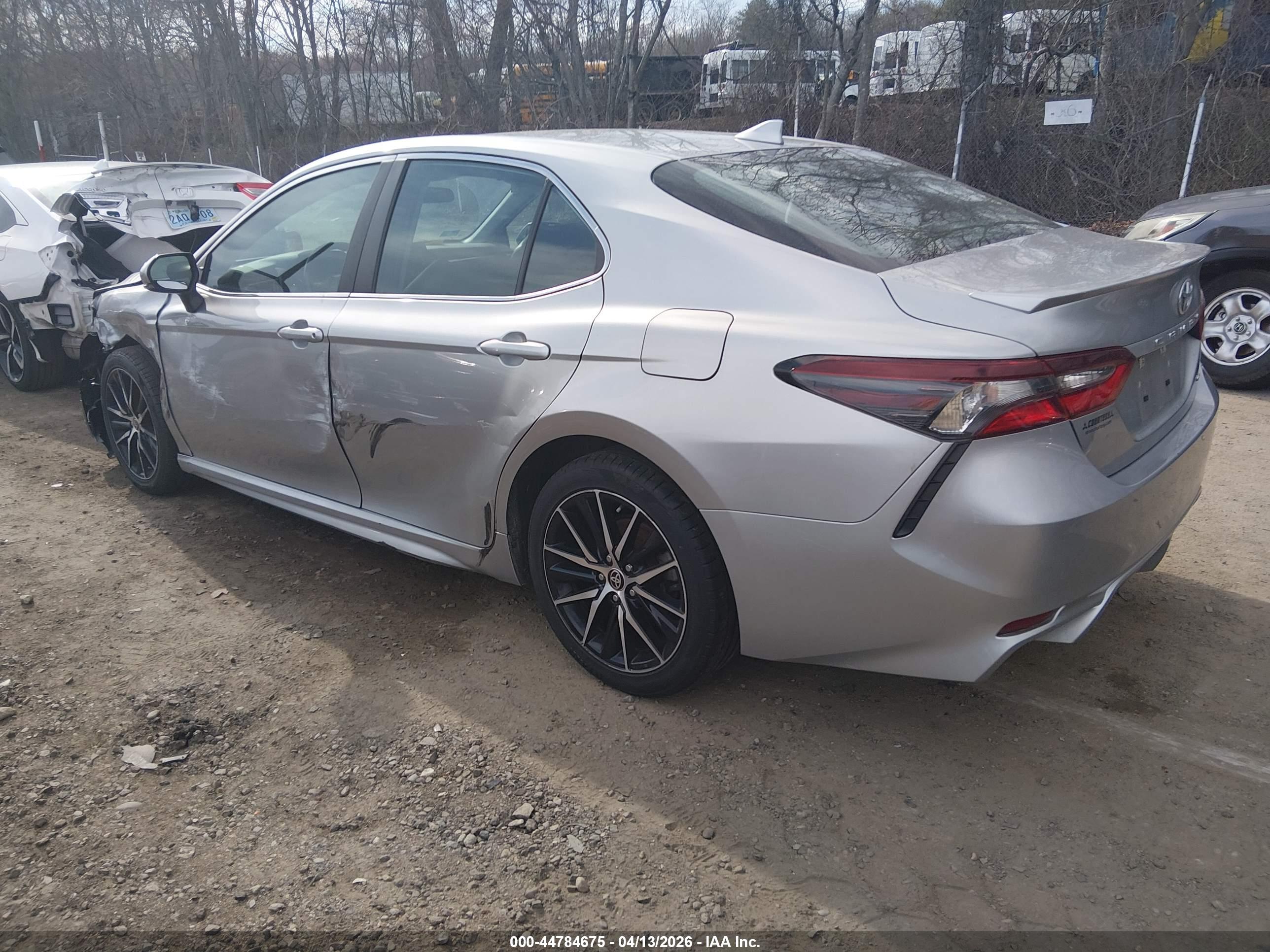 TOYOTA CAMRY image 3