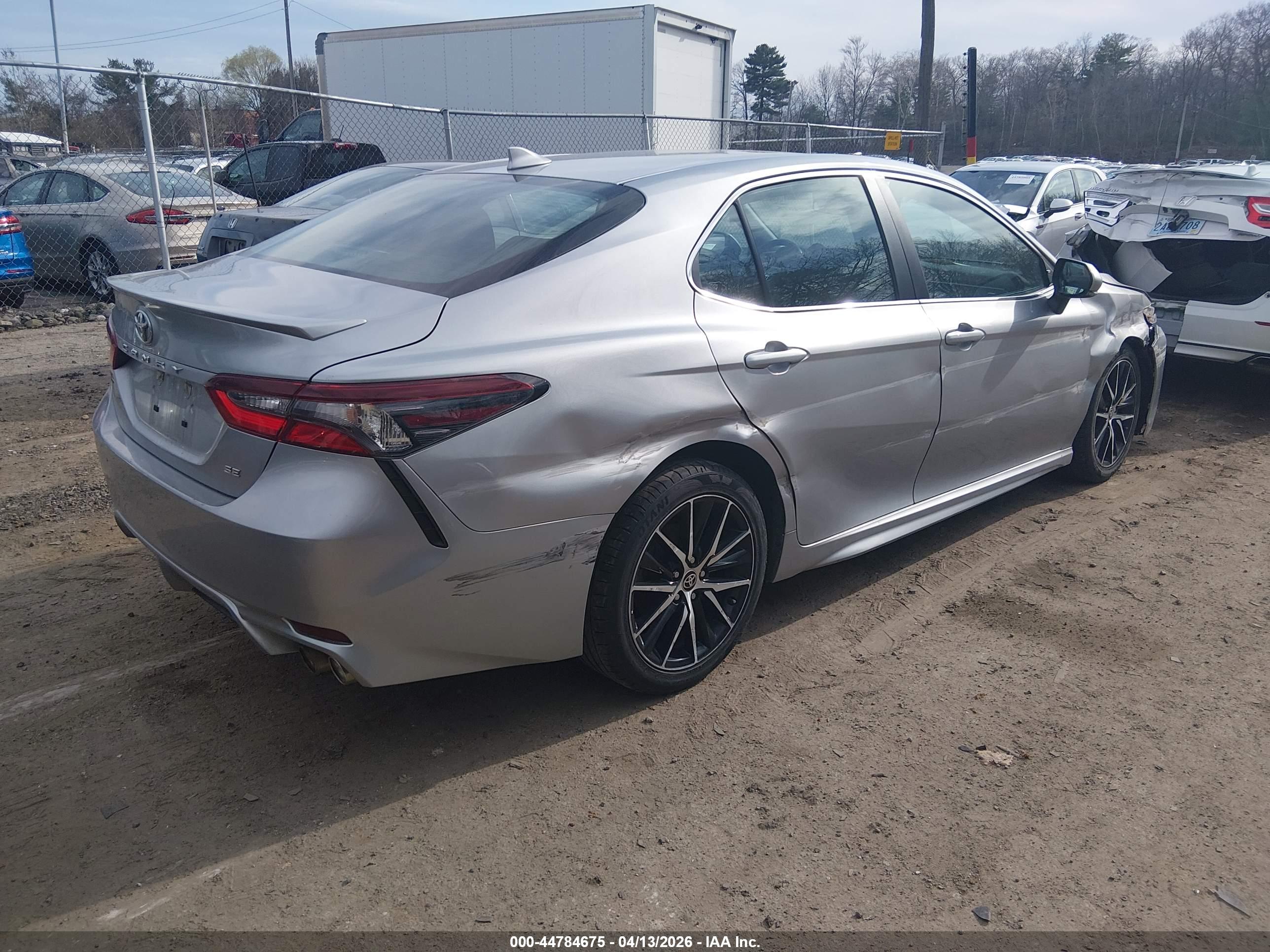 TOYOTA CAMRY image 4