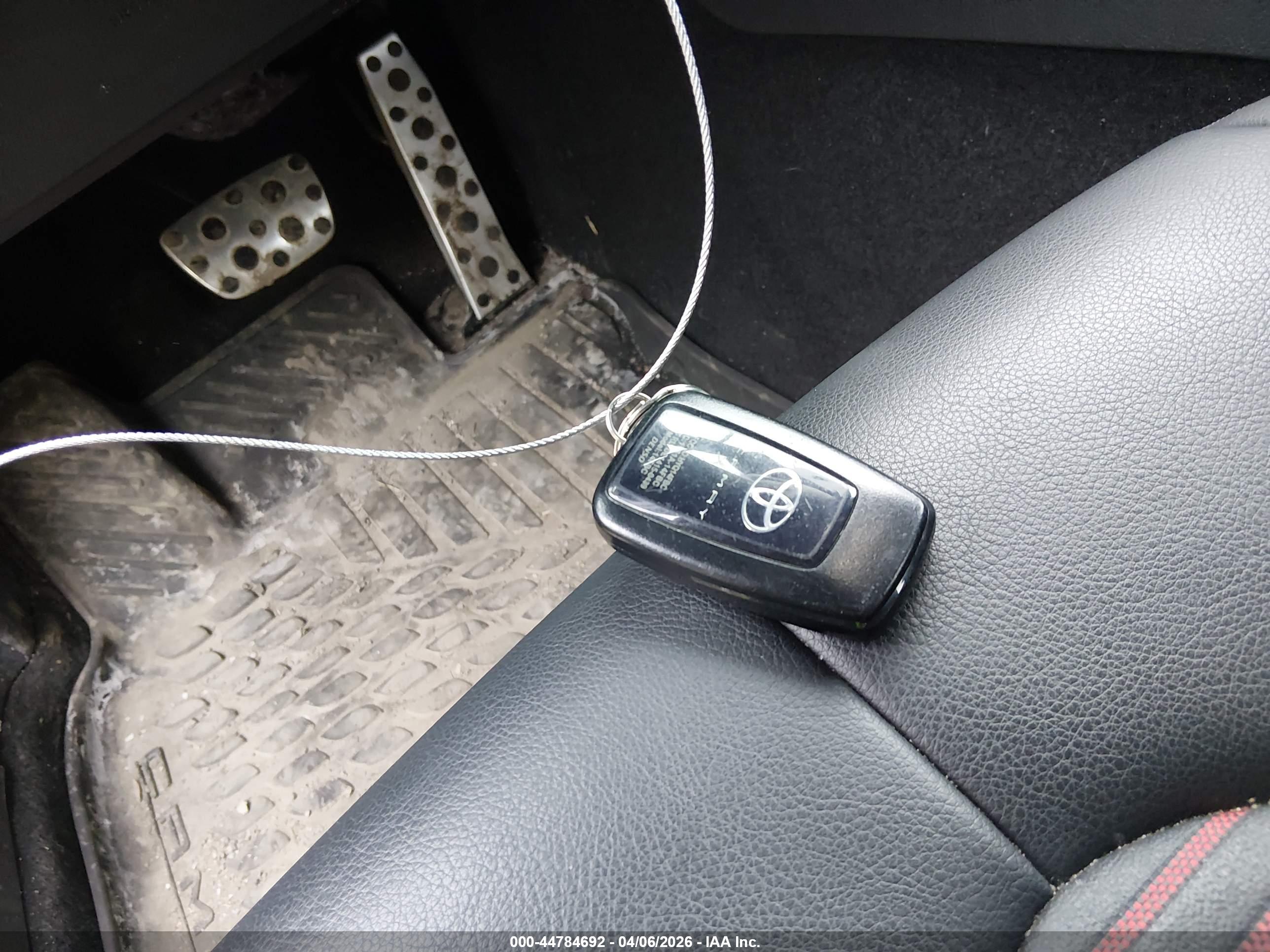 TOYOTA CAMRY image 11