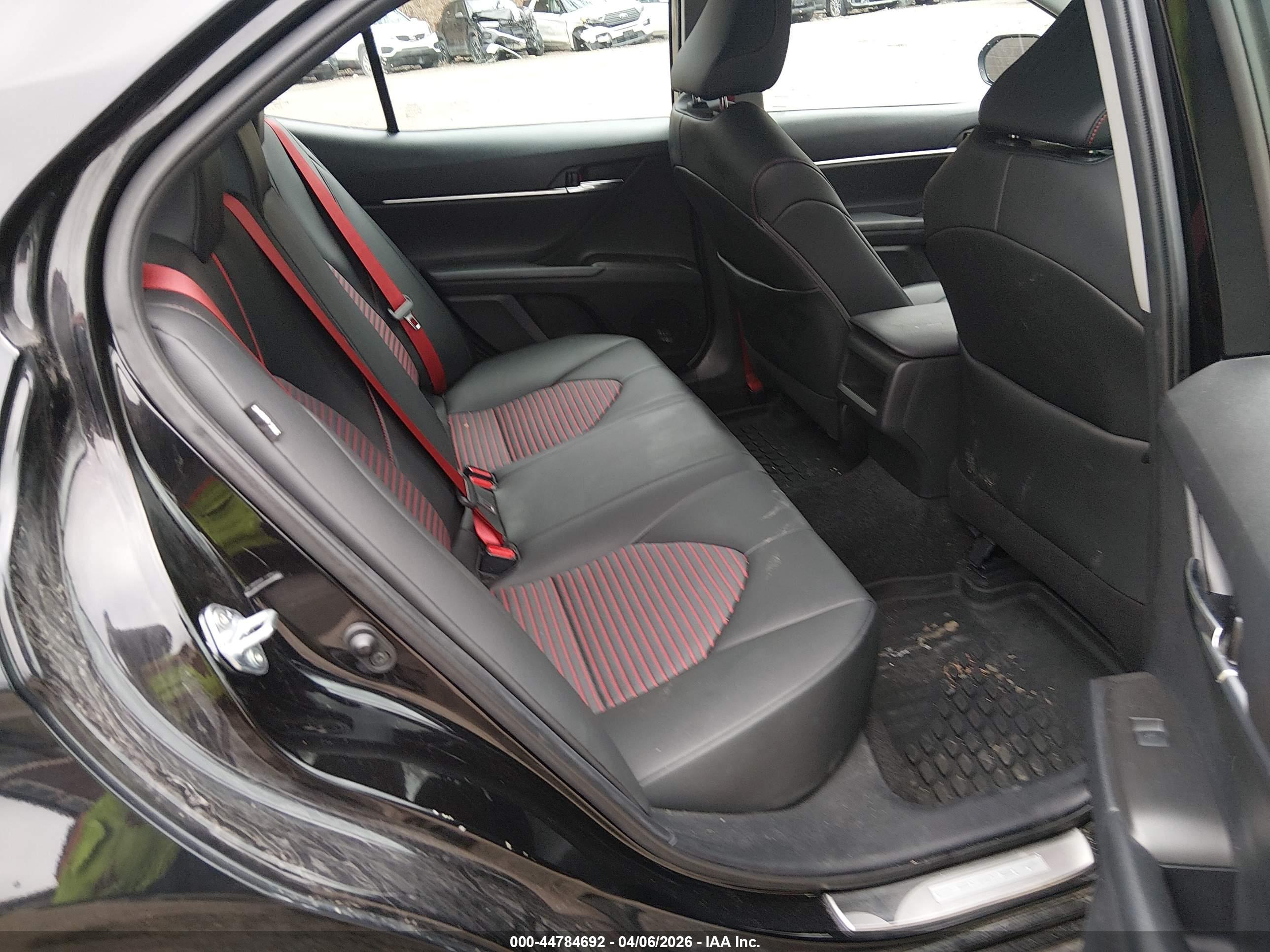 TOYOTA CAMRY image 8