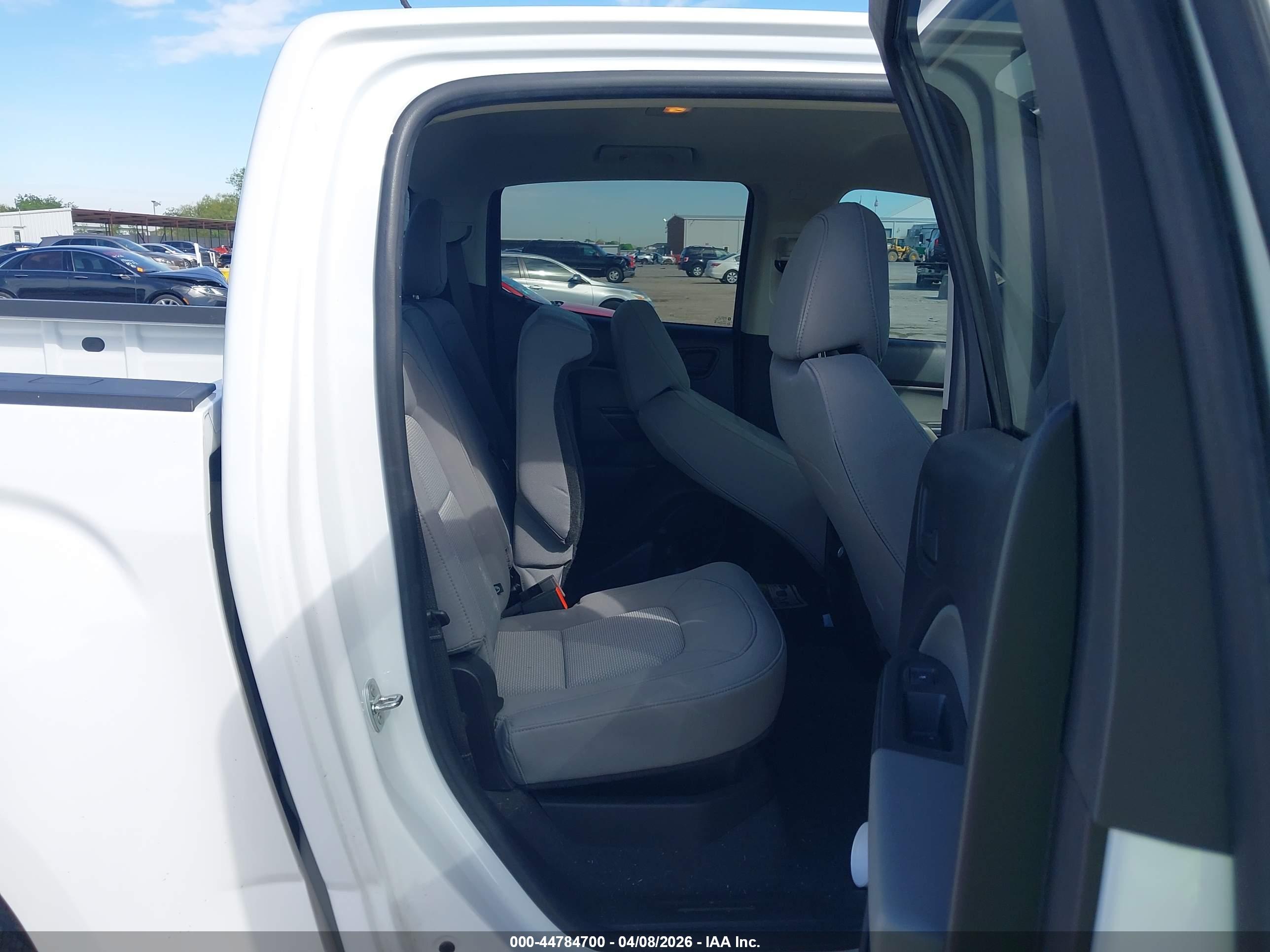 GMC CANYON image 8