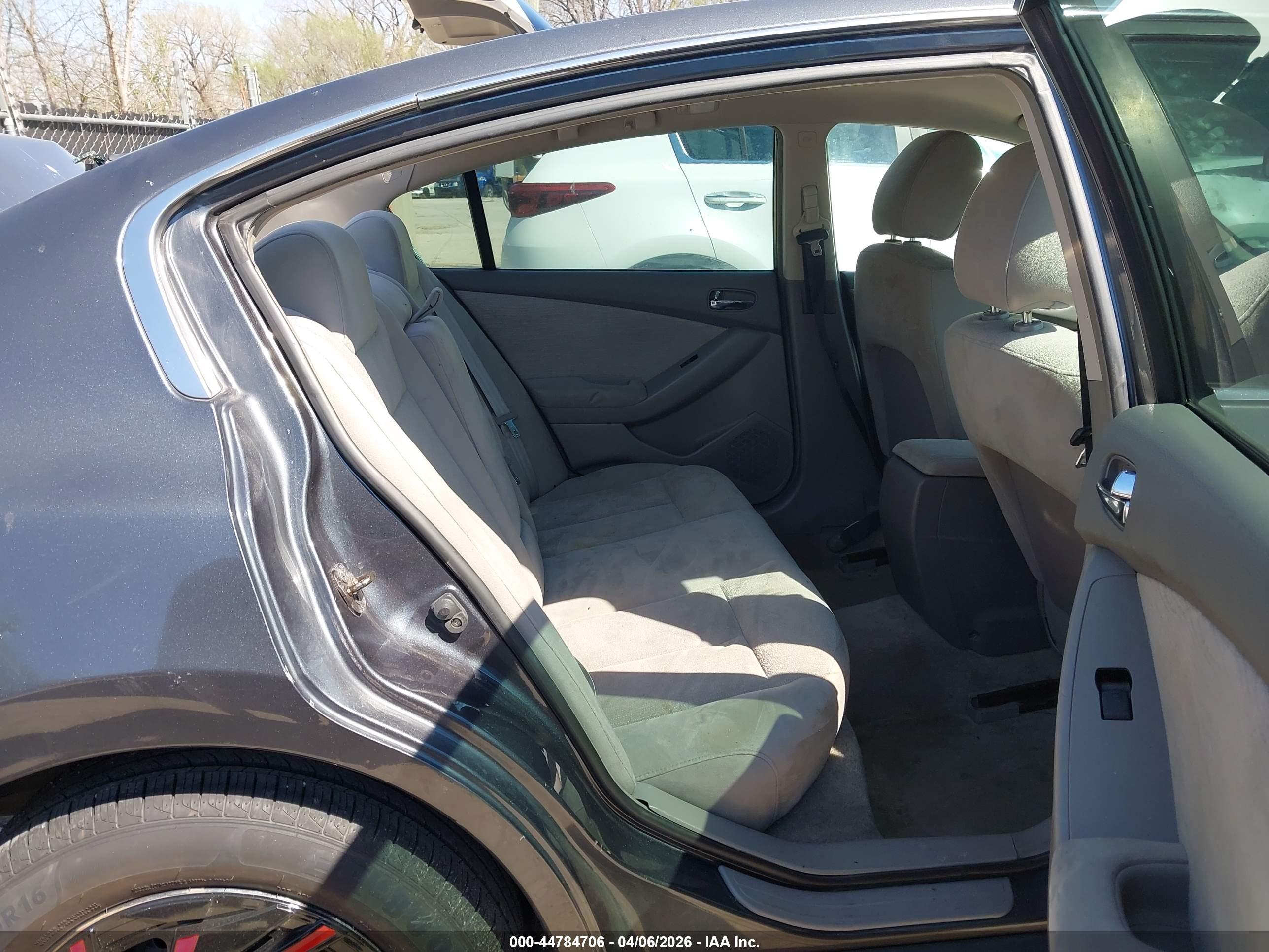 NISSAN ALTIMA image 8