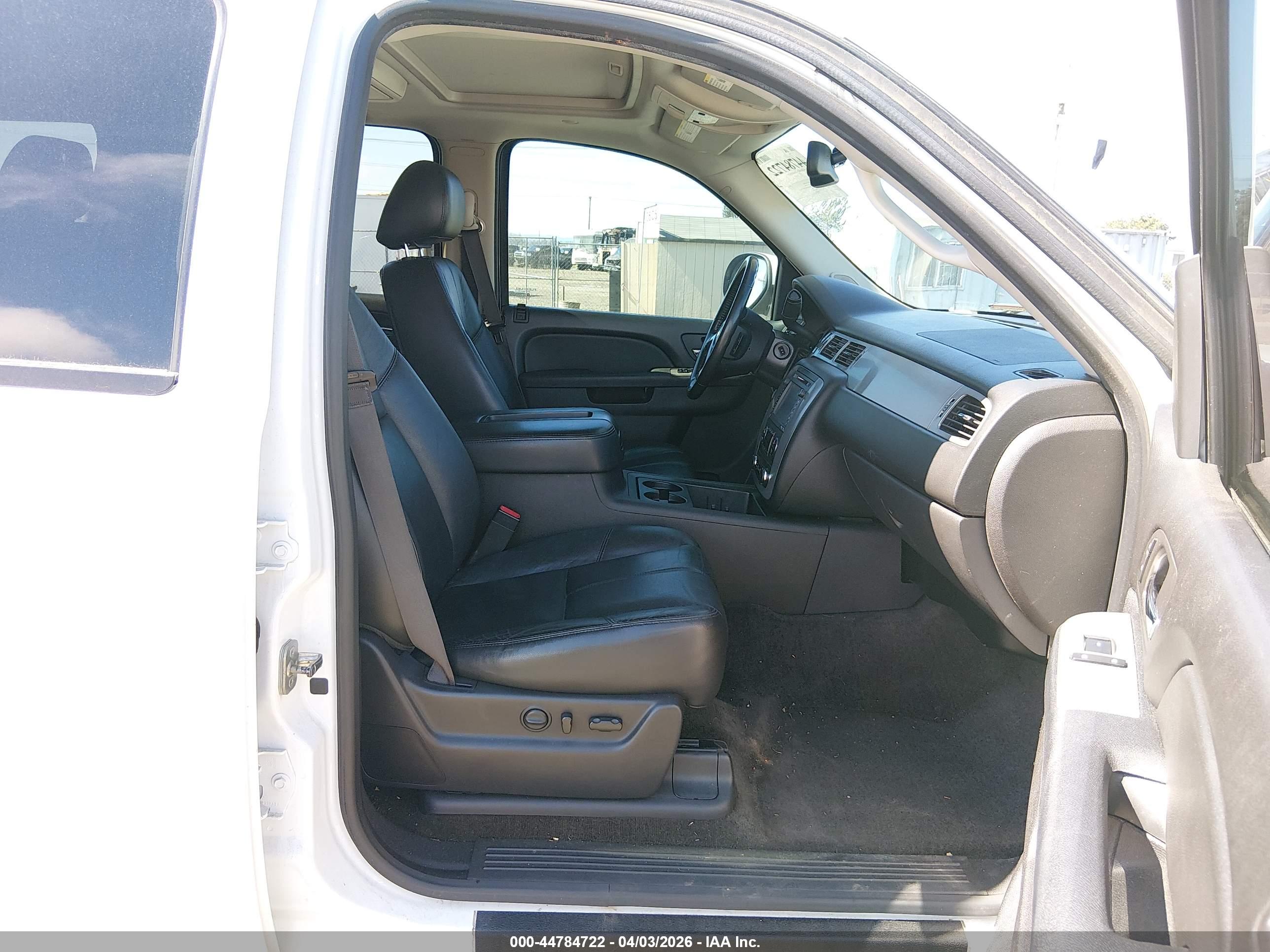 CHEVROLET TAHOE image 5