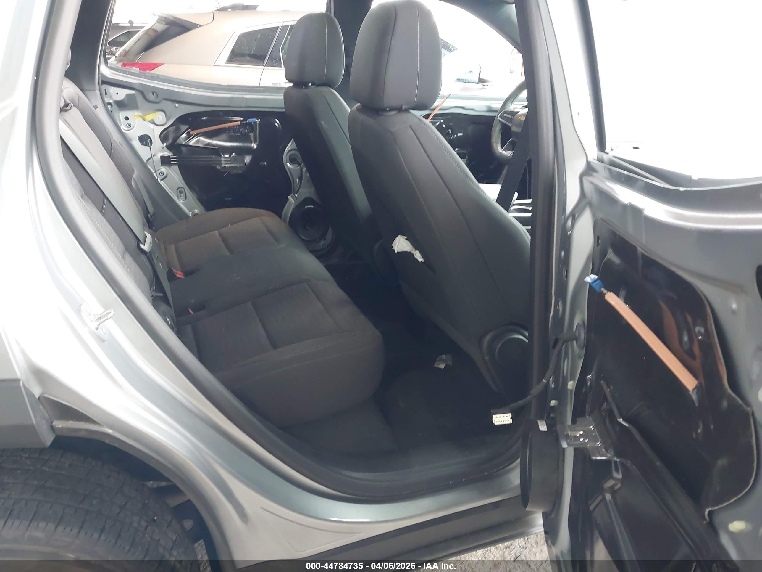 CHEVROLET EQUINOX image 8