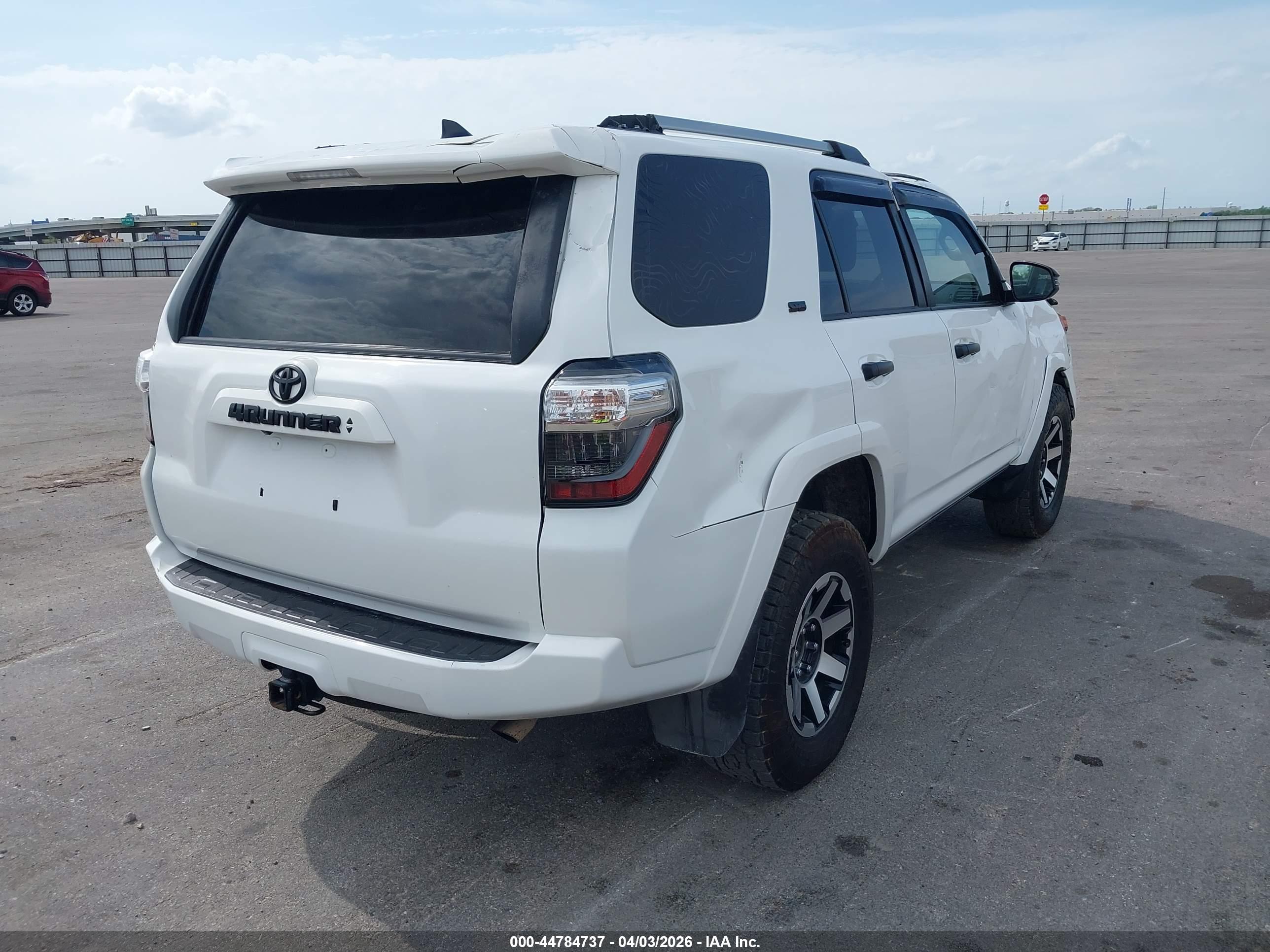 TOYOTA 4RUNNER image 4
