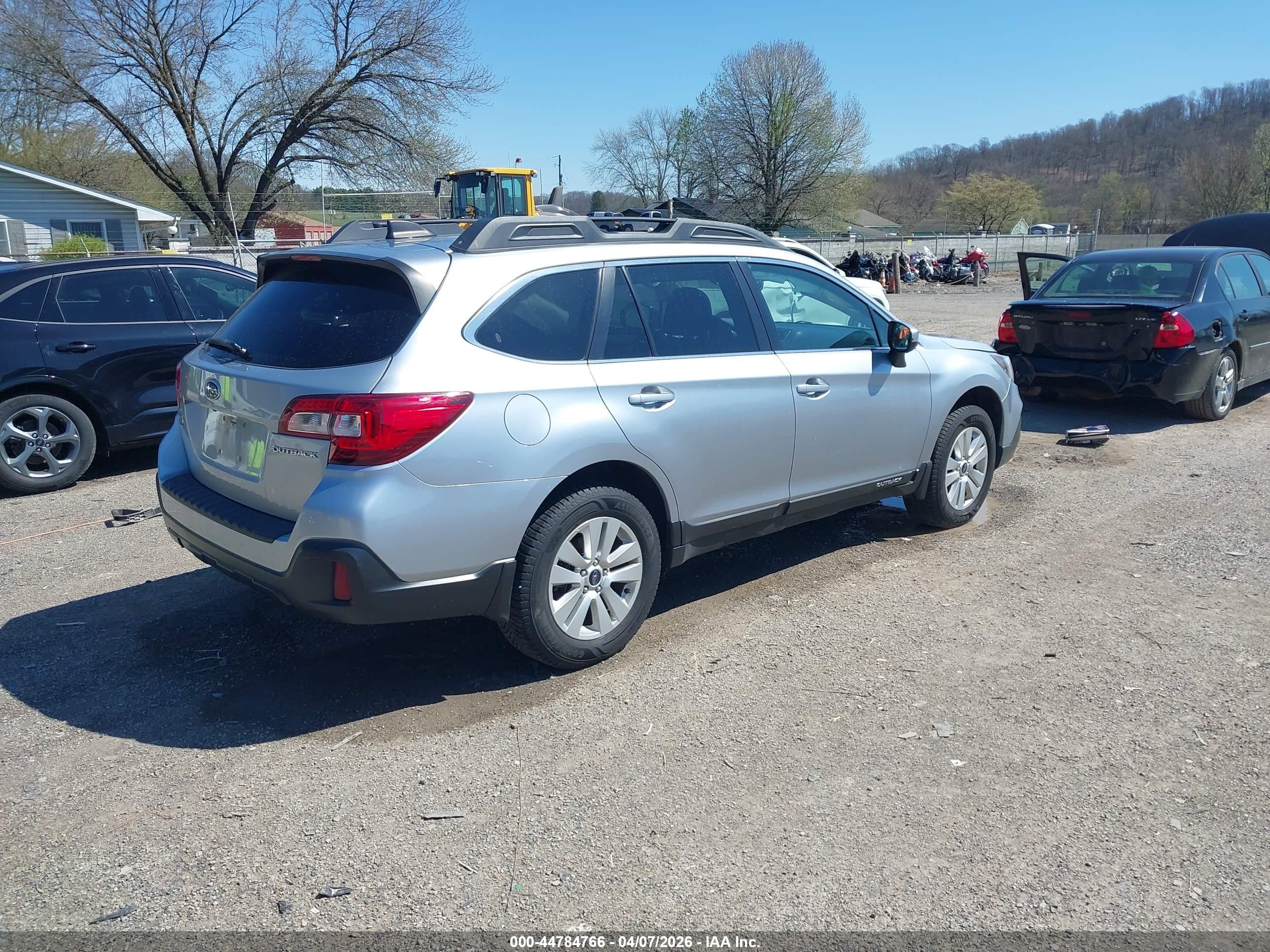 SUBARU OUTBACK image 4