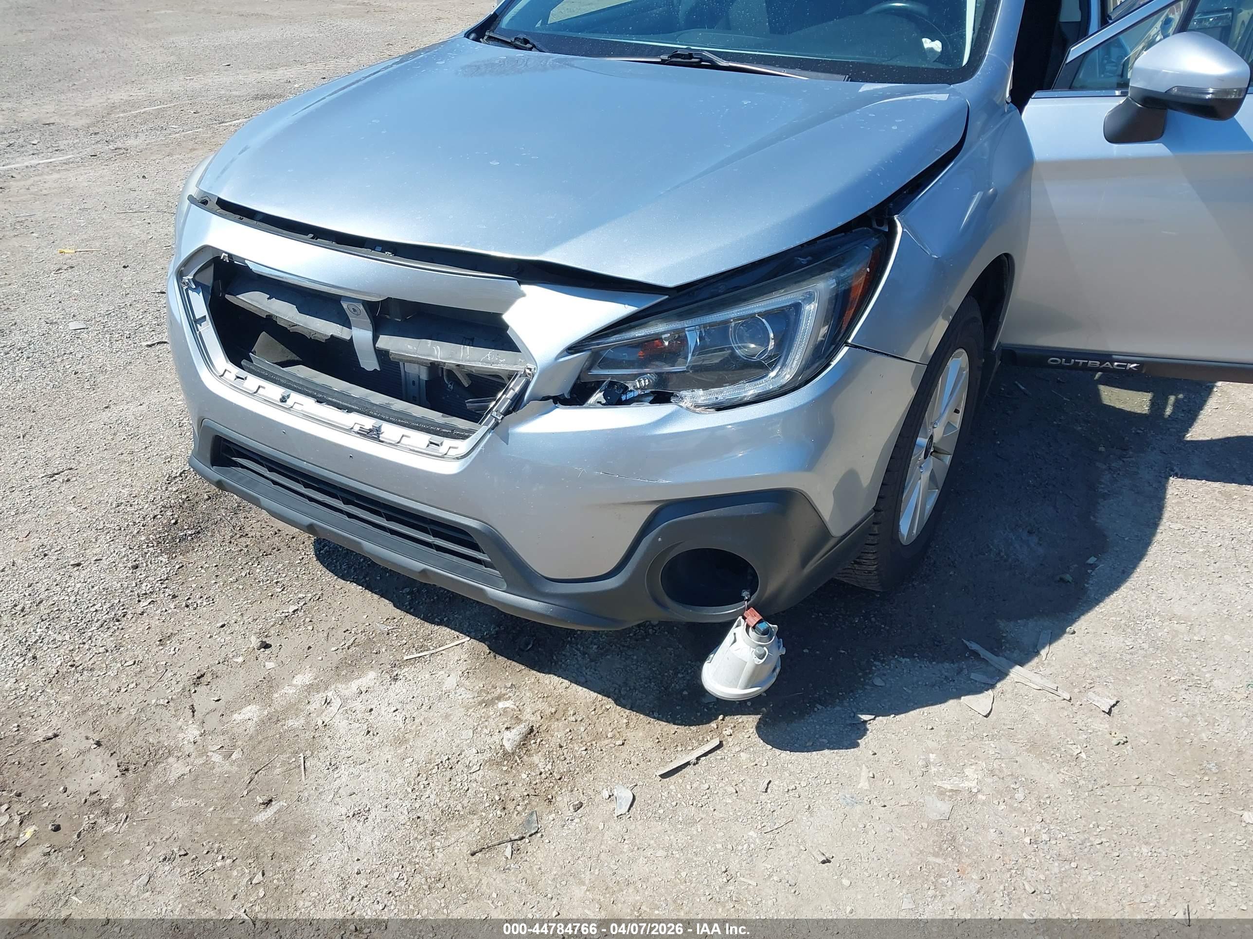 SUBARU OUTBACK image 6