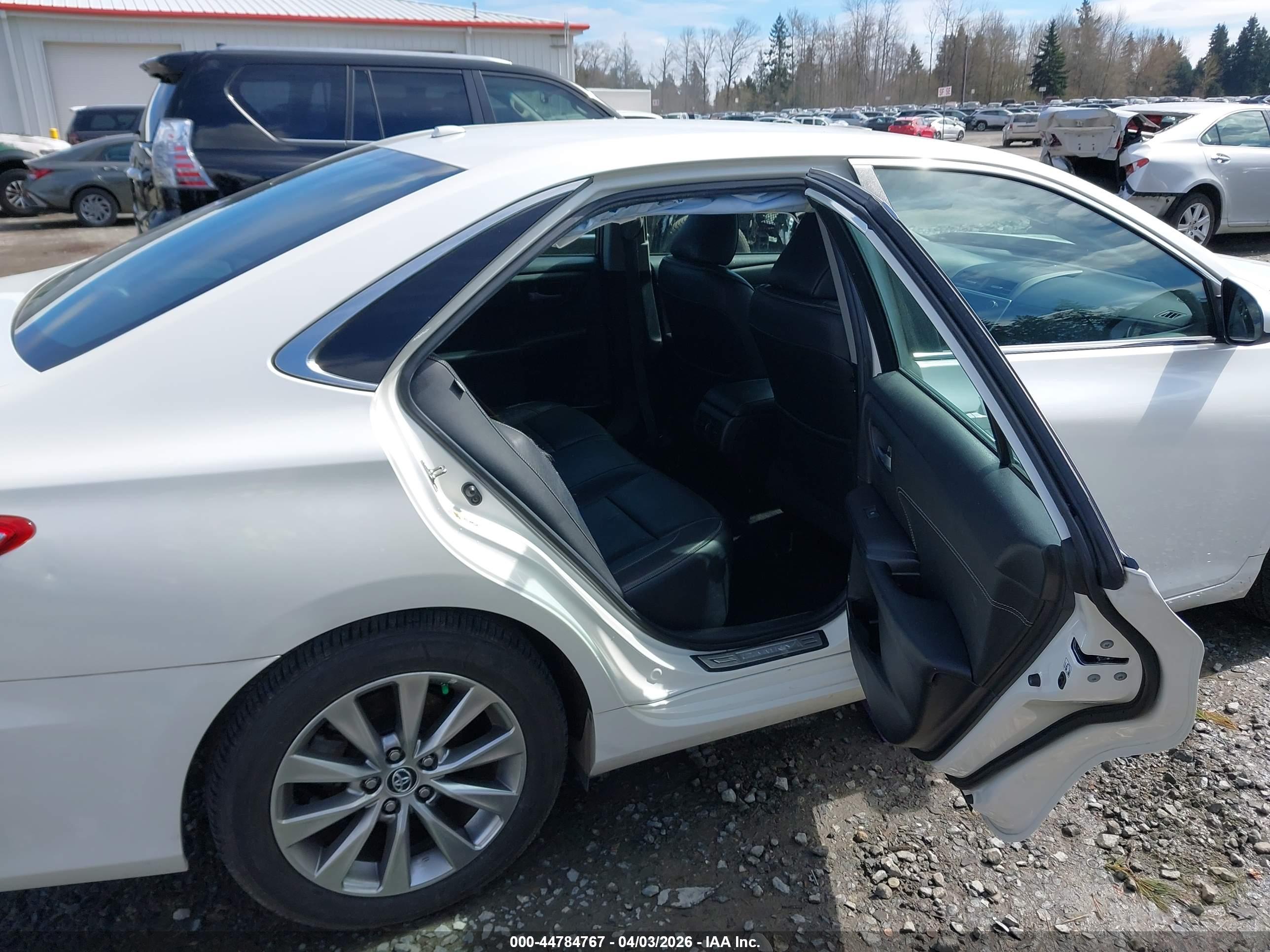 TOYOTA CAMRY image 8