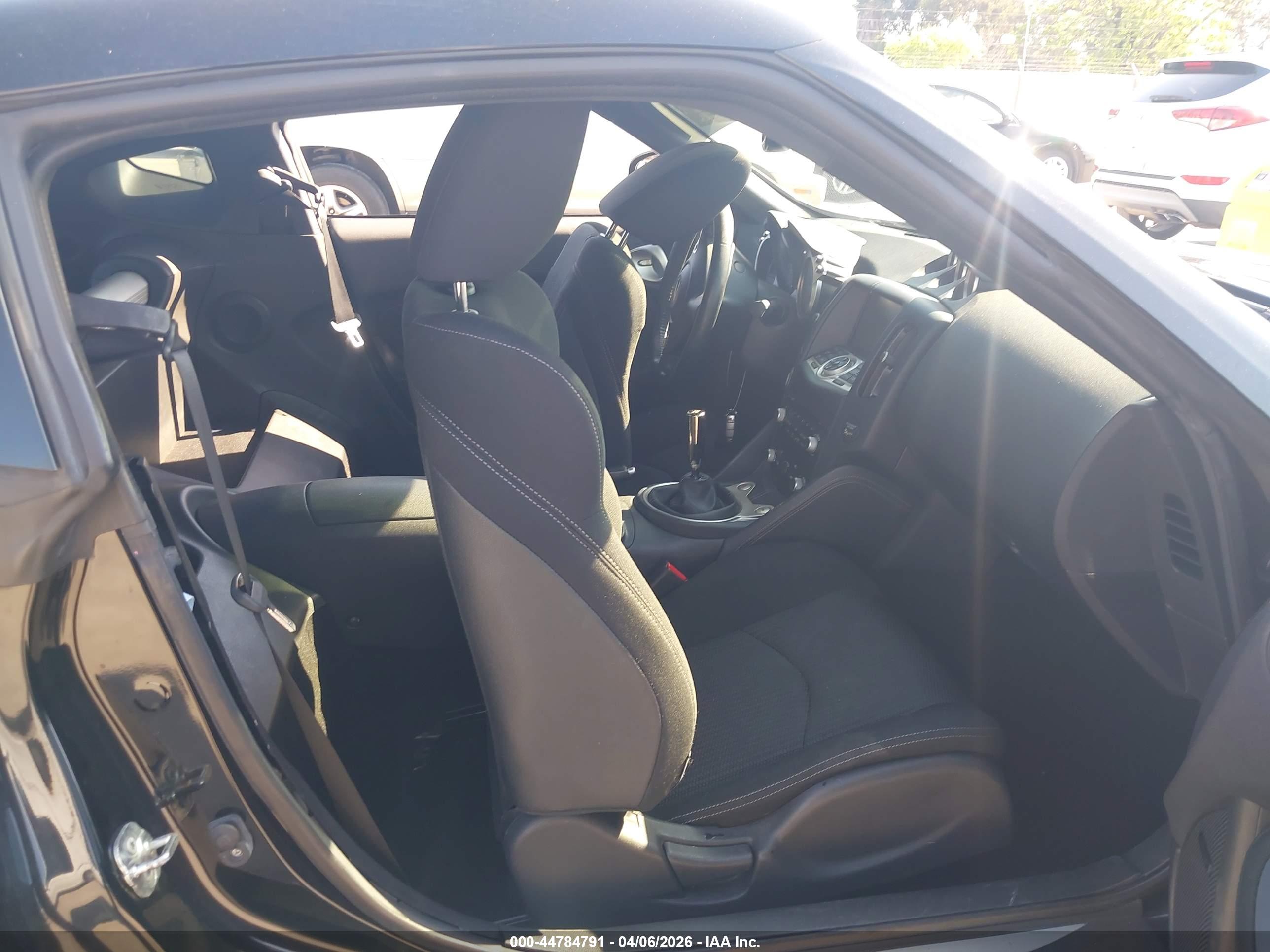 NISSAN 370Z image 5